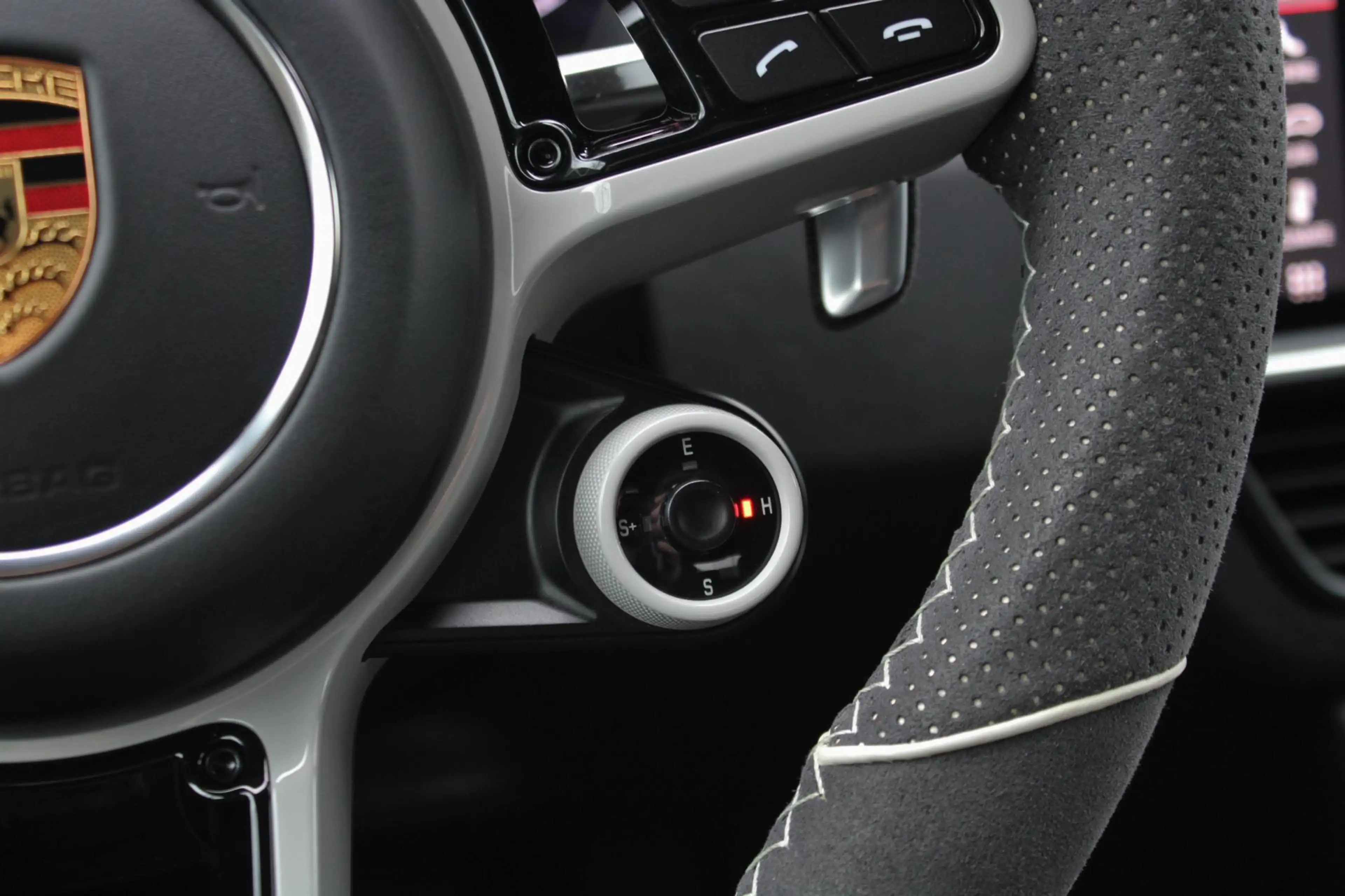 Porsche Cayenne Coupé 3.0 E-Hybrid — photo 29