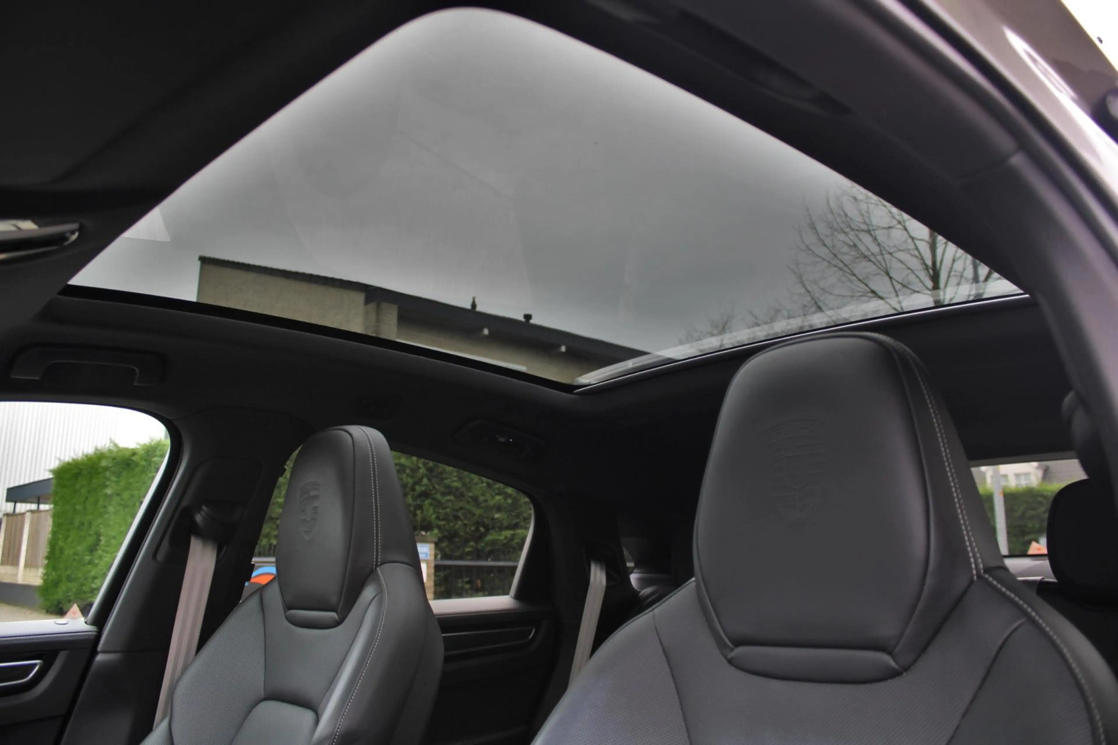 Porsche Cayenne Coupé 3.0 E-Hybrid — photo 23