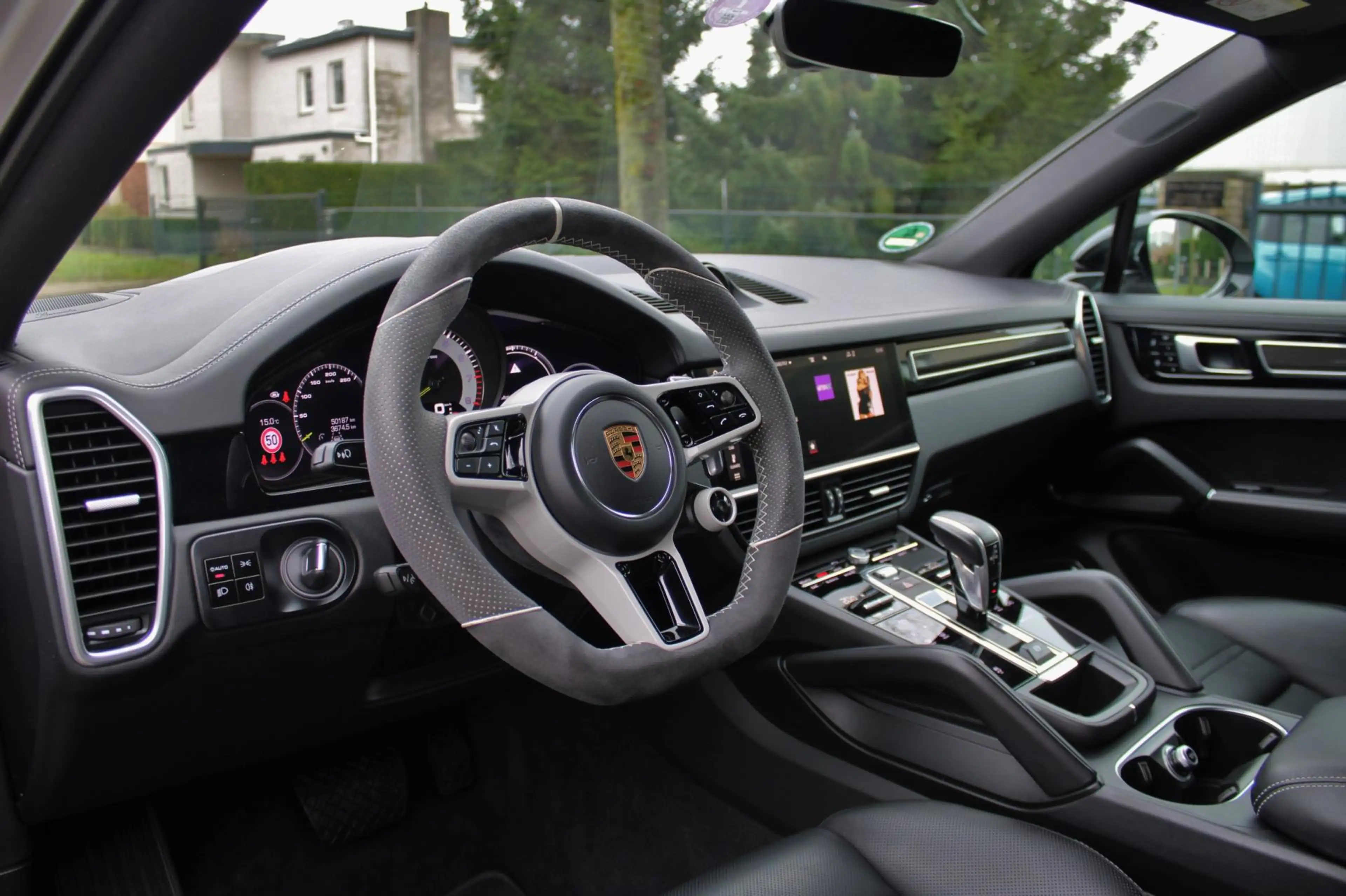 Porsche Cayenne Coupé 3.0 E-Hybrid — photo 8