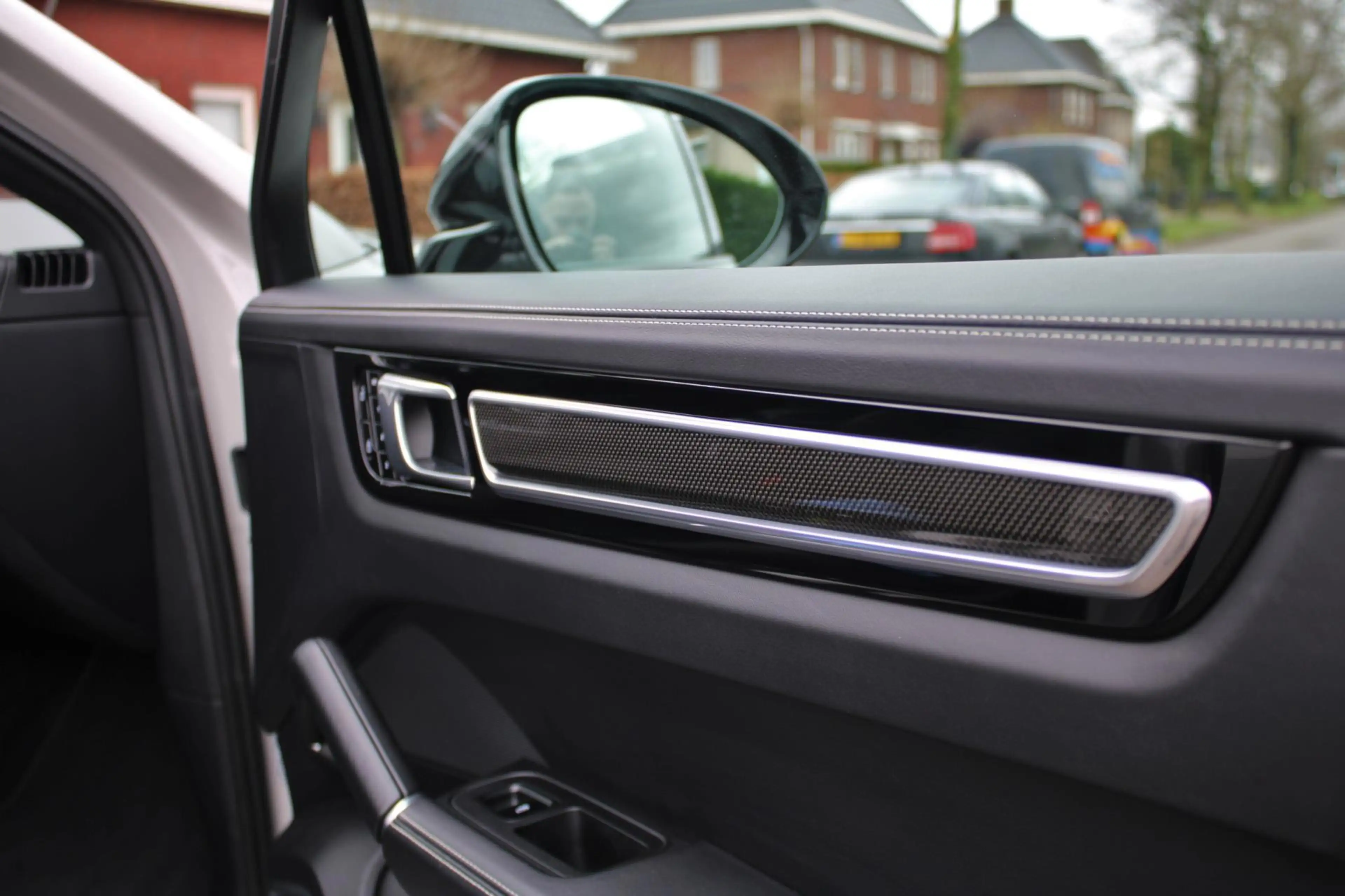 Porsche Cayenne Coupé 3.0 E-Hybrid — photo 38