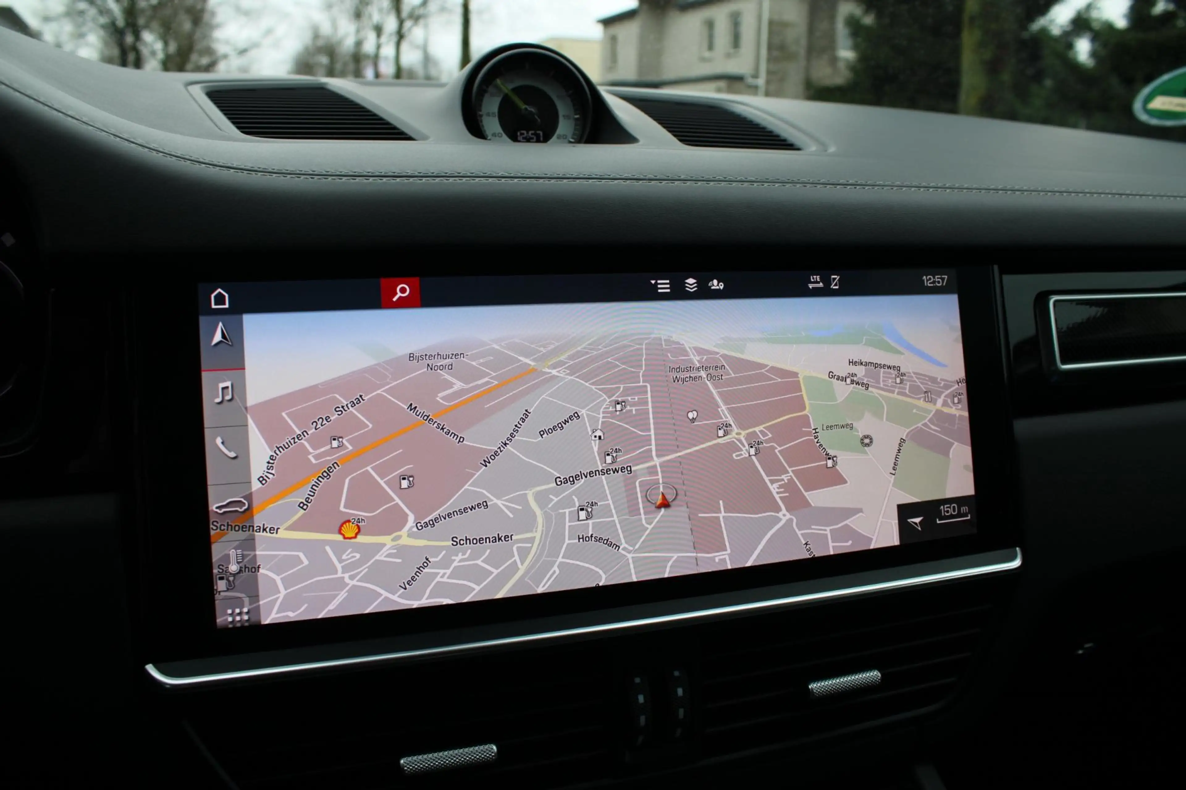 Porsche Cayenne Coupé 3.0 E-Hybrid — photo 16