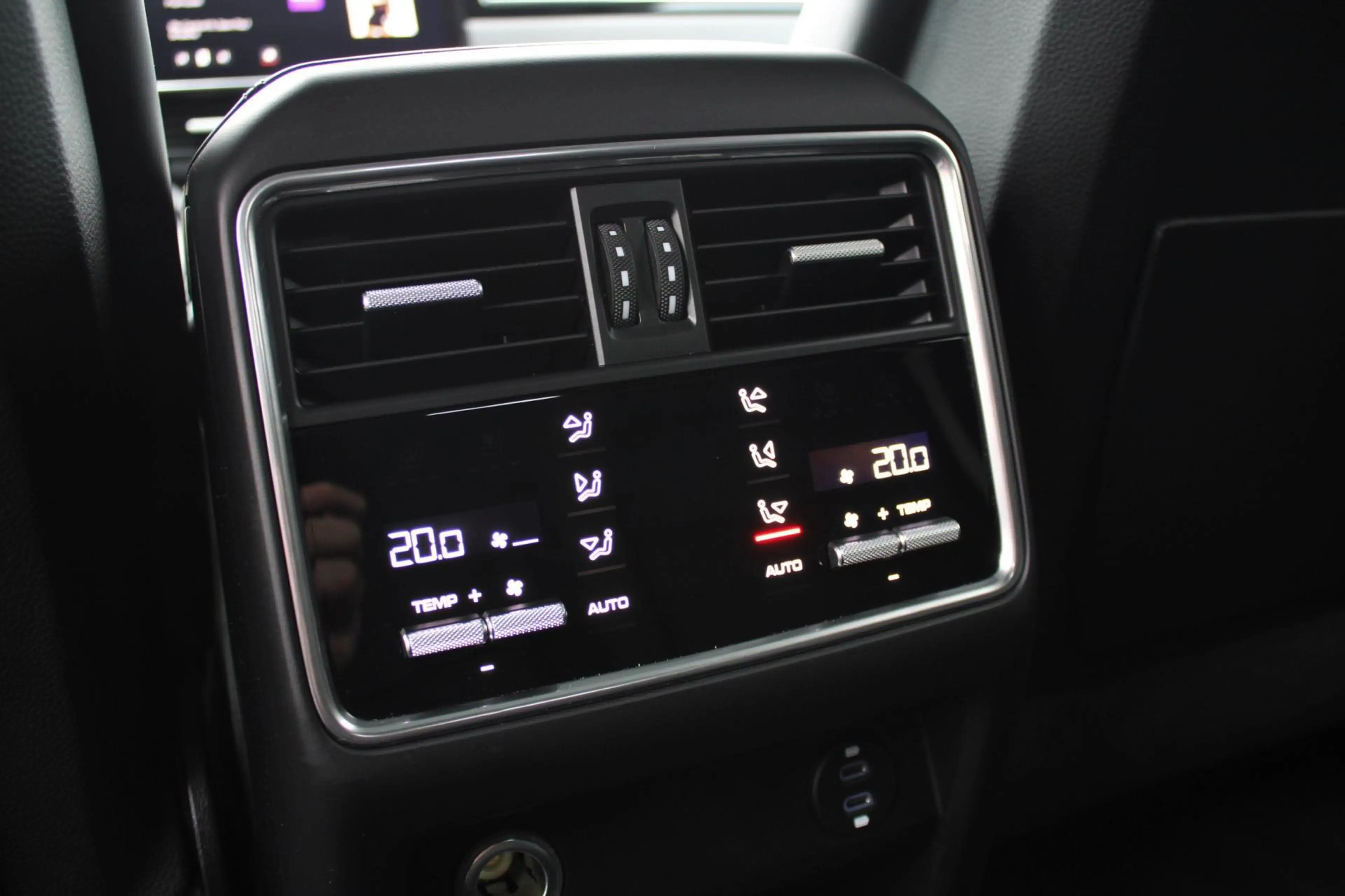 Porsche Cayenne Coupé 3.0 E-Hybrid — photo 14