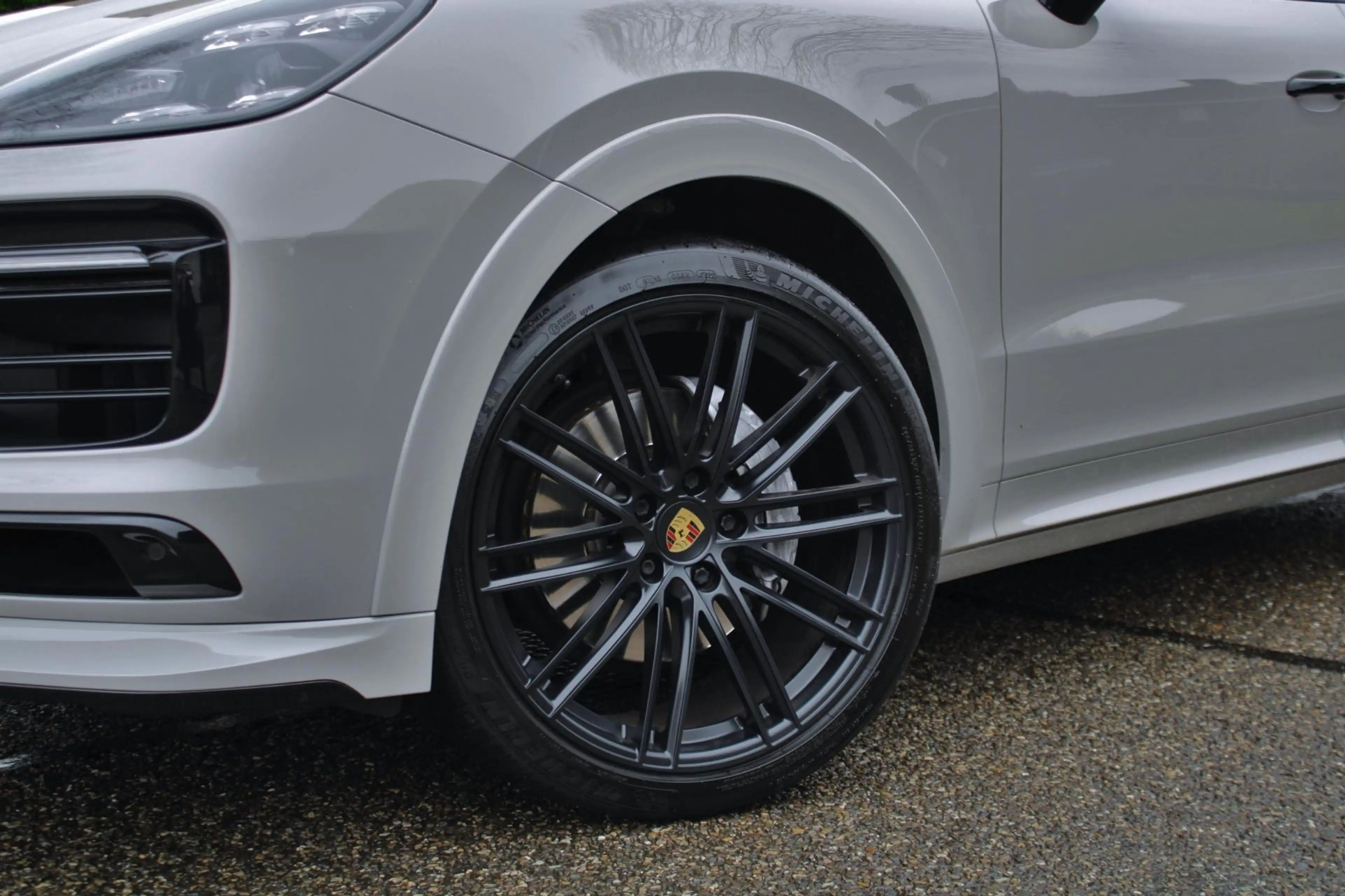 Porsche Cayenne Coupé 3.0 E-Hybrid — photo 26