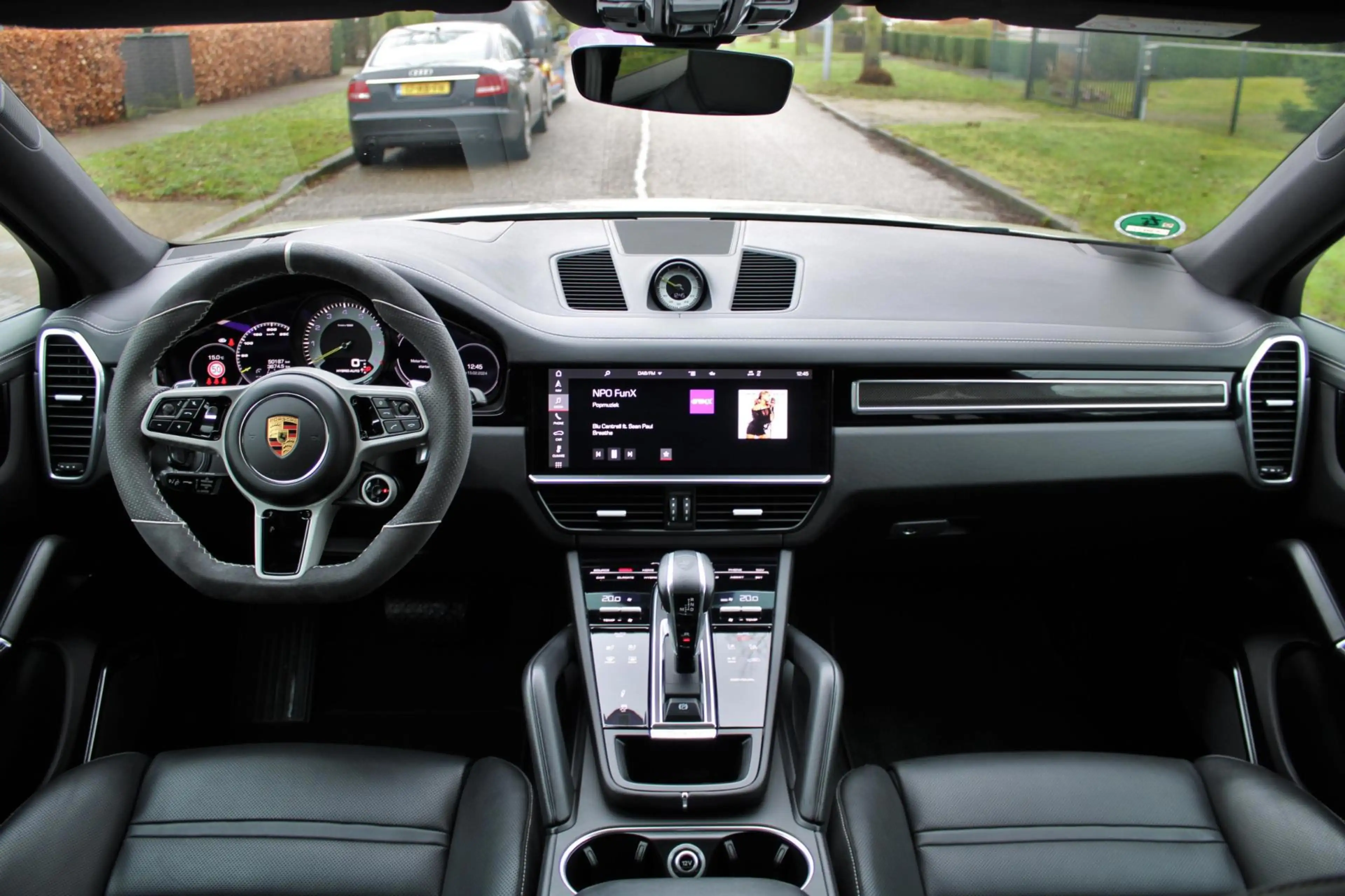 Porsche Cayenne Coupé 3.0 E-Hybrid — photo 6