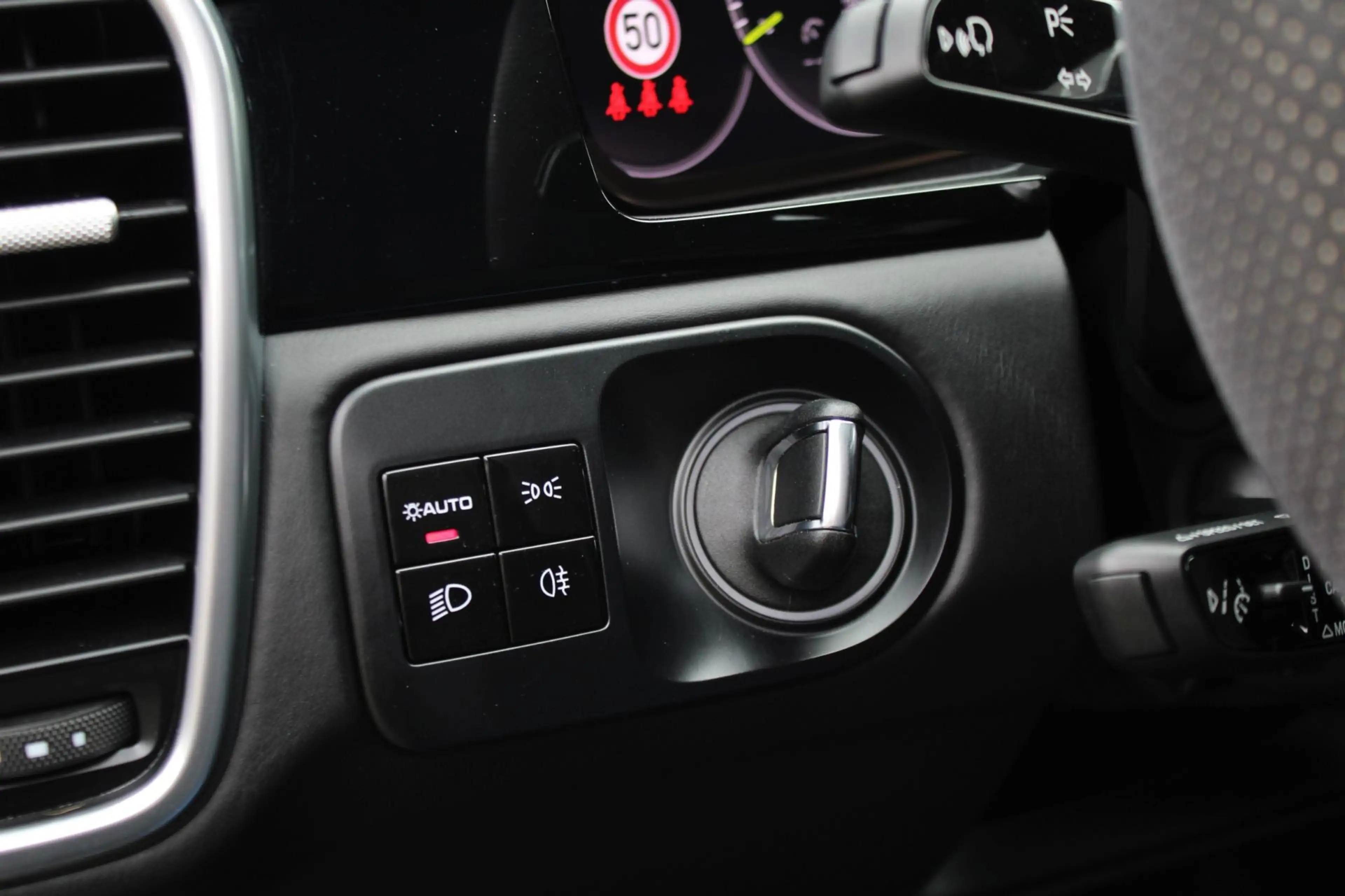 Porsche Cayenne Coupé 3.0 E-Hybrid — photo 28