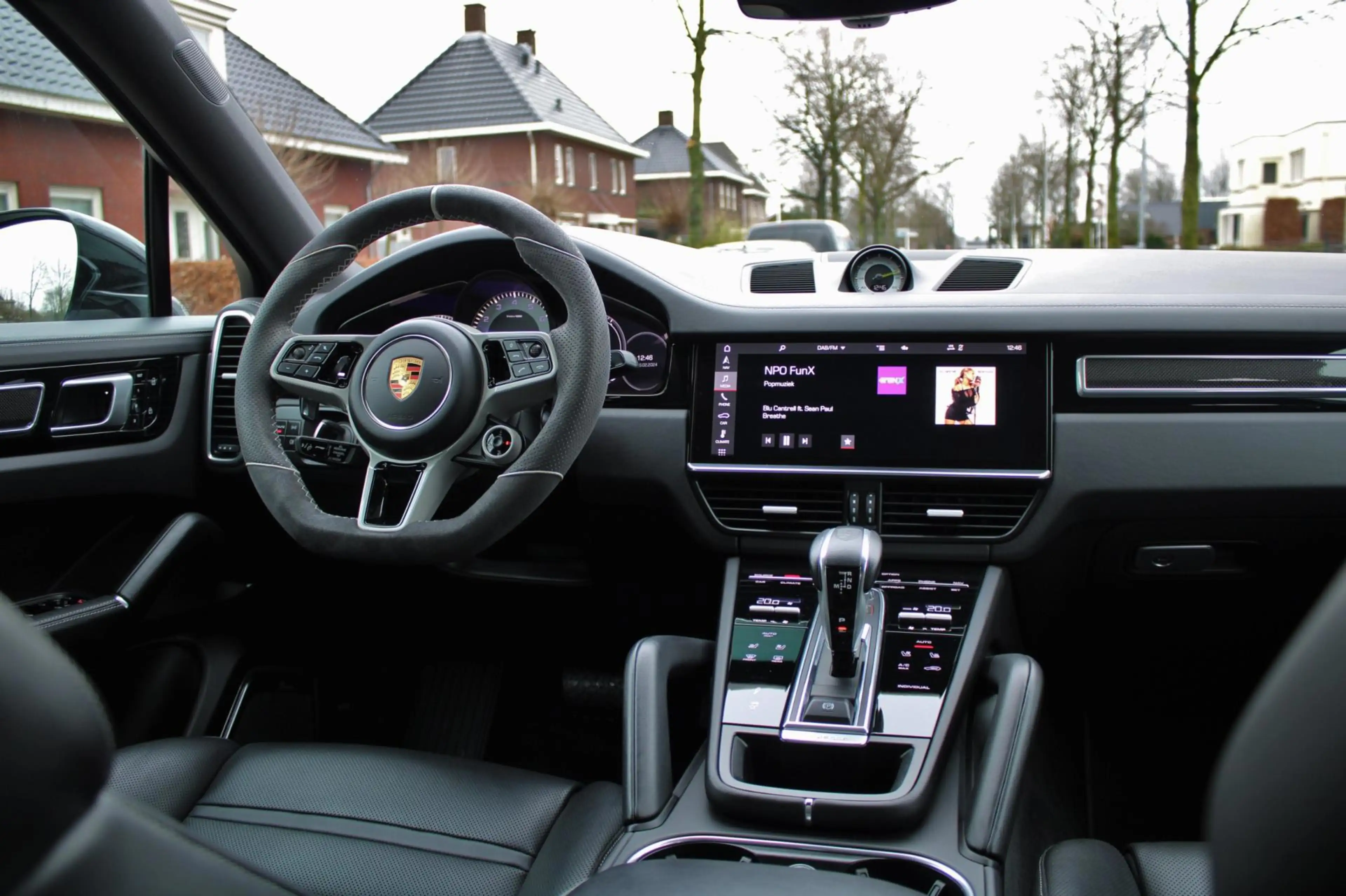 Porsche Cayenne Coupé 3.0 E-Hybrid — photo 7