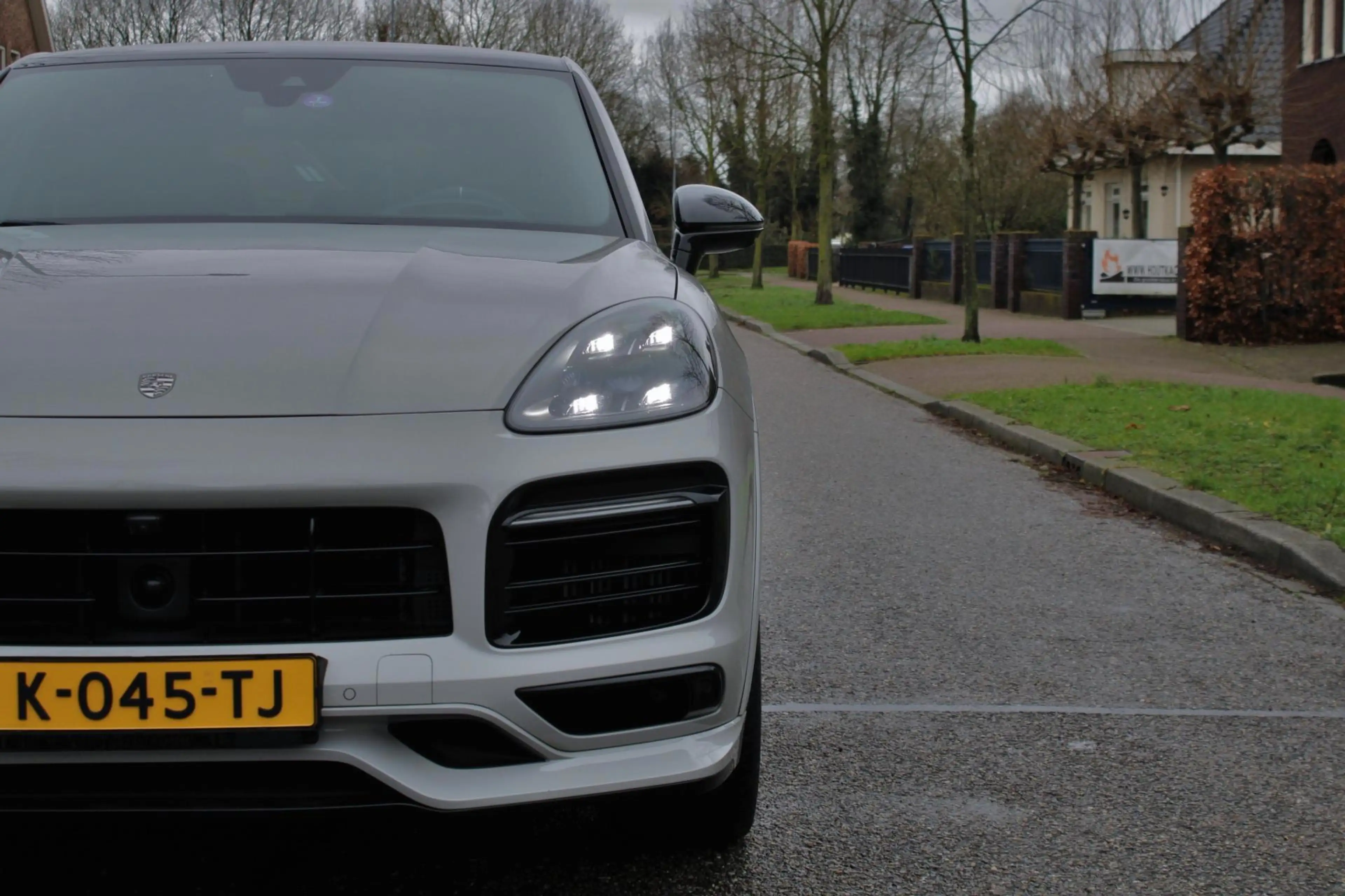 Porsche Cayenne Coupé 3.0 E-Hybrid — photo 34