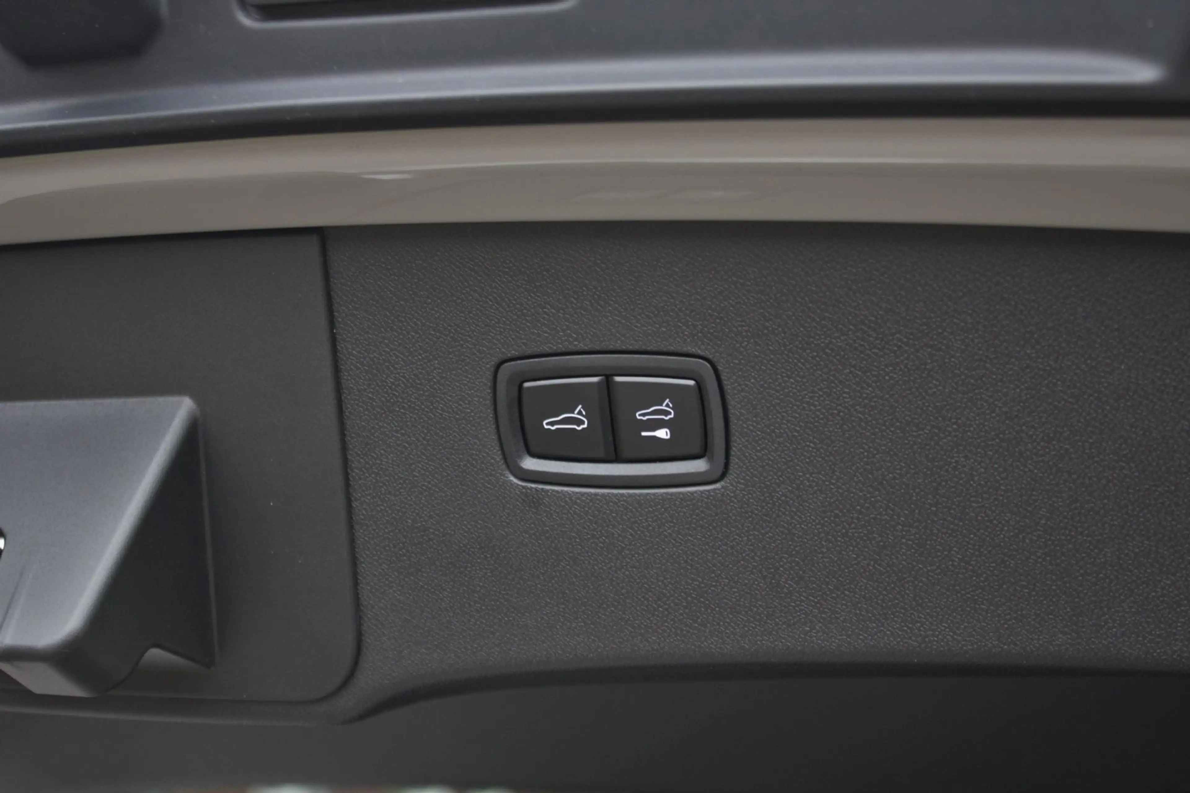 Porsche Cayenne Coupé 3.0 E-Hybrid — photo 21