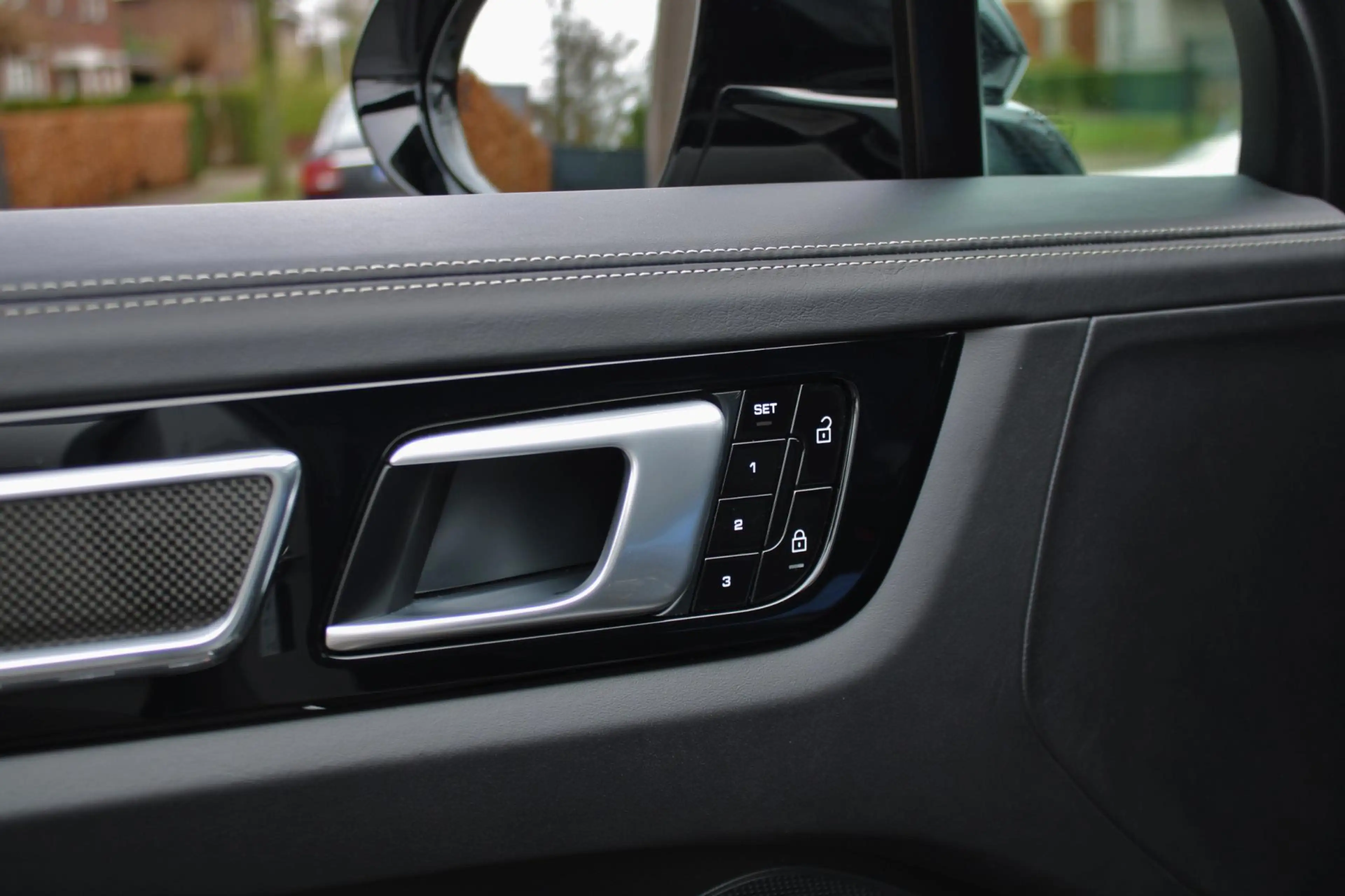 Porsche Cayenne Coupé 3.0 E-Hybrid — photo 13