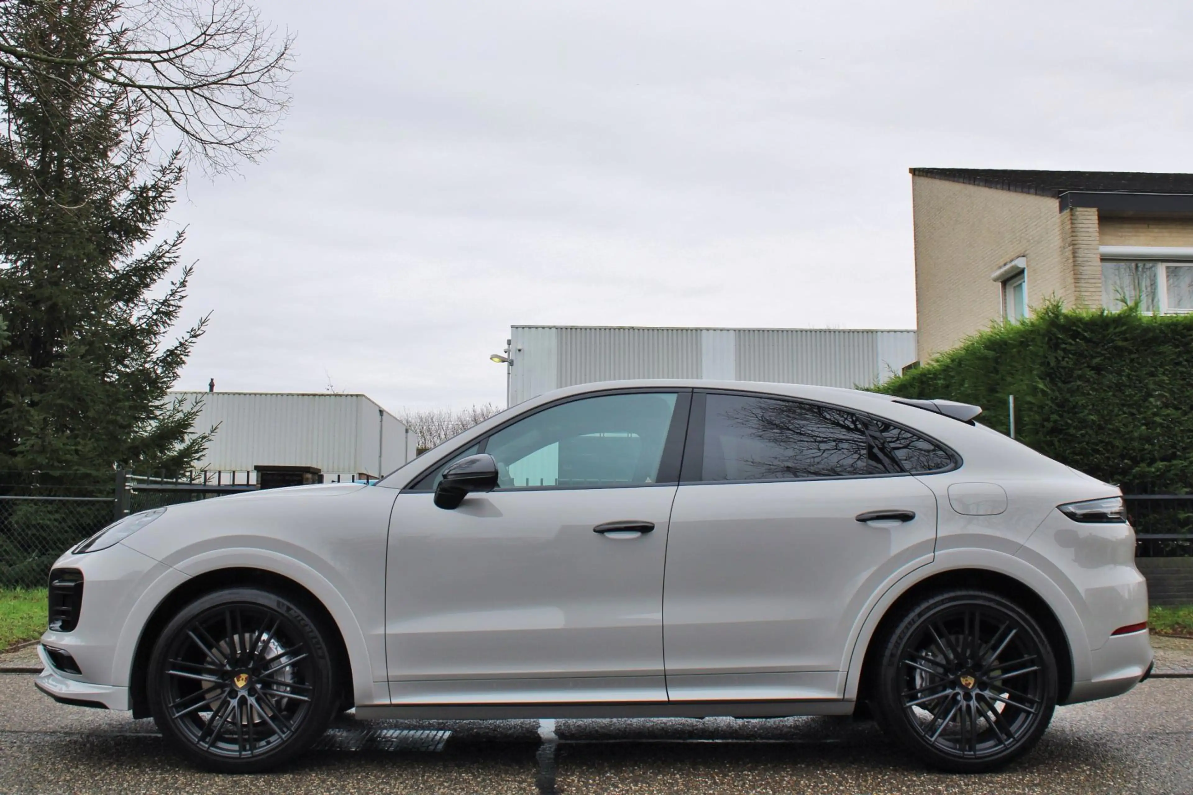 Porsche Cayenne Coupé 3.0 E-Hybrid — photo 4