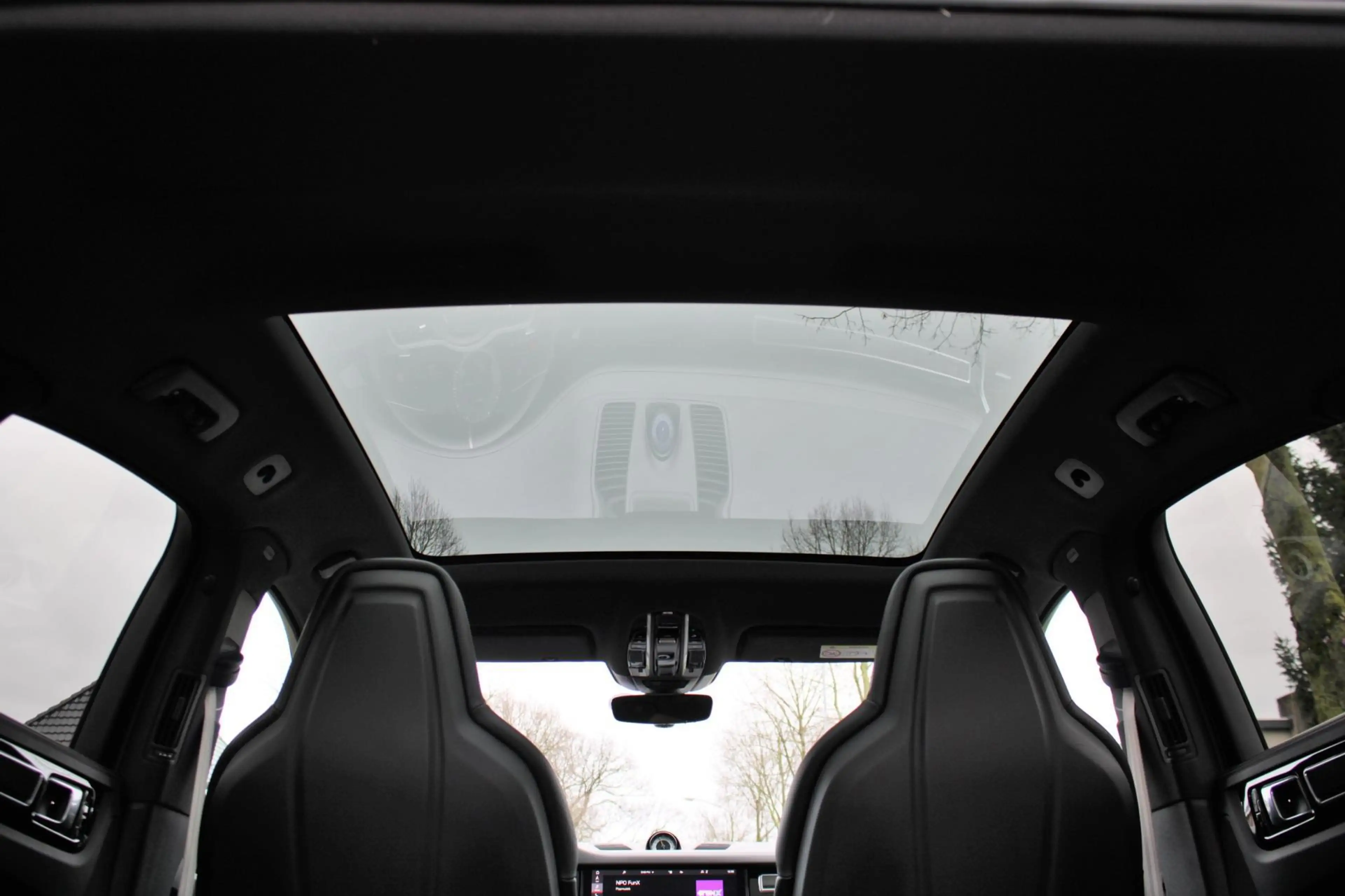 Porsche Cayenne Coupé 3.0 E-Hybrid — photo 22