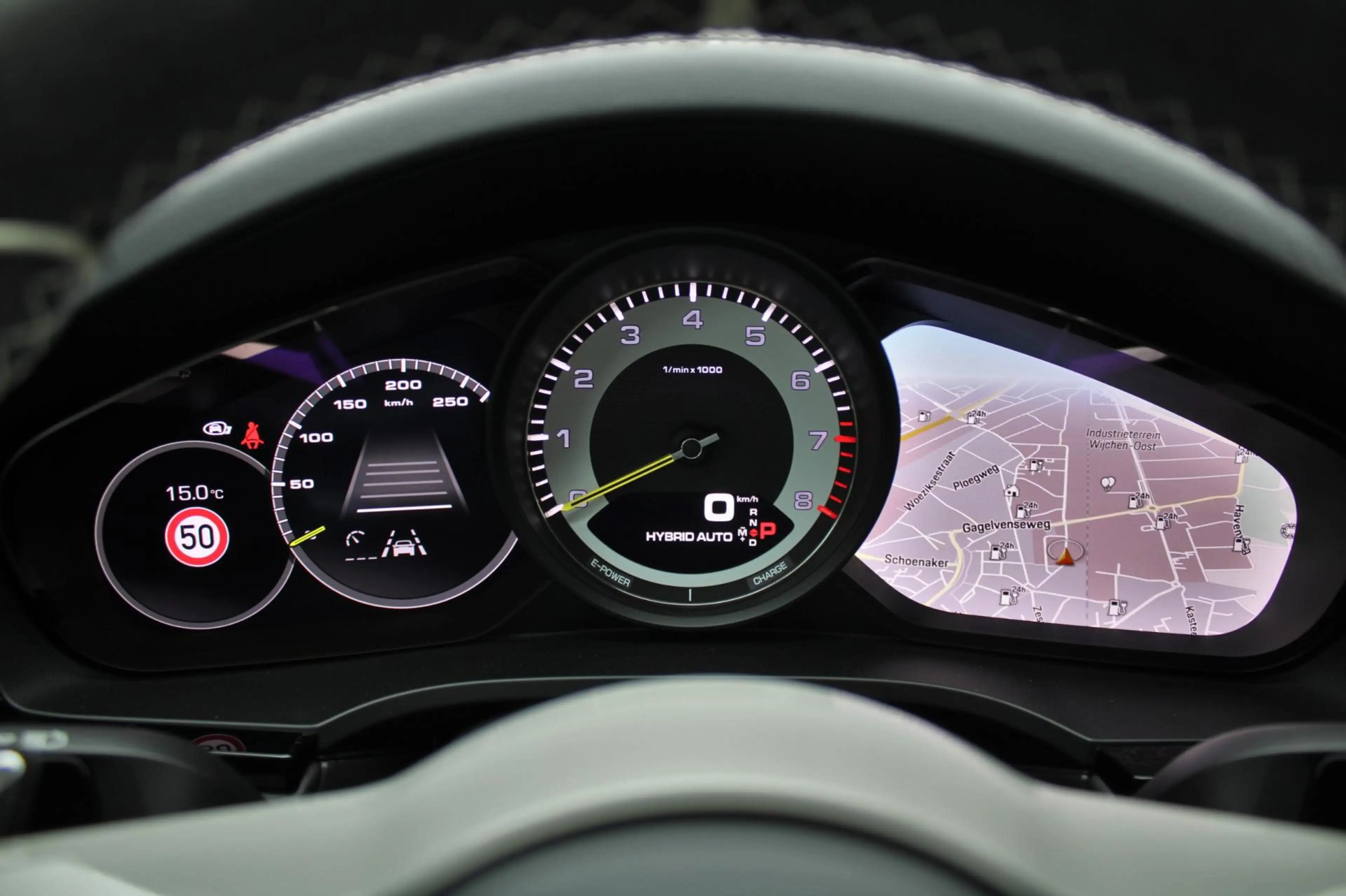 Porsche Cayenne Coupé 3.0 E-Hybrid — photo 30