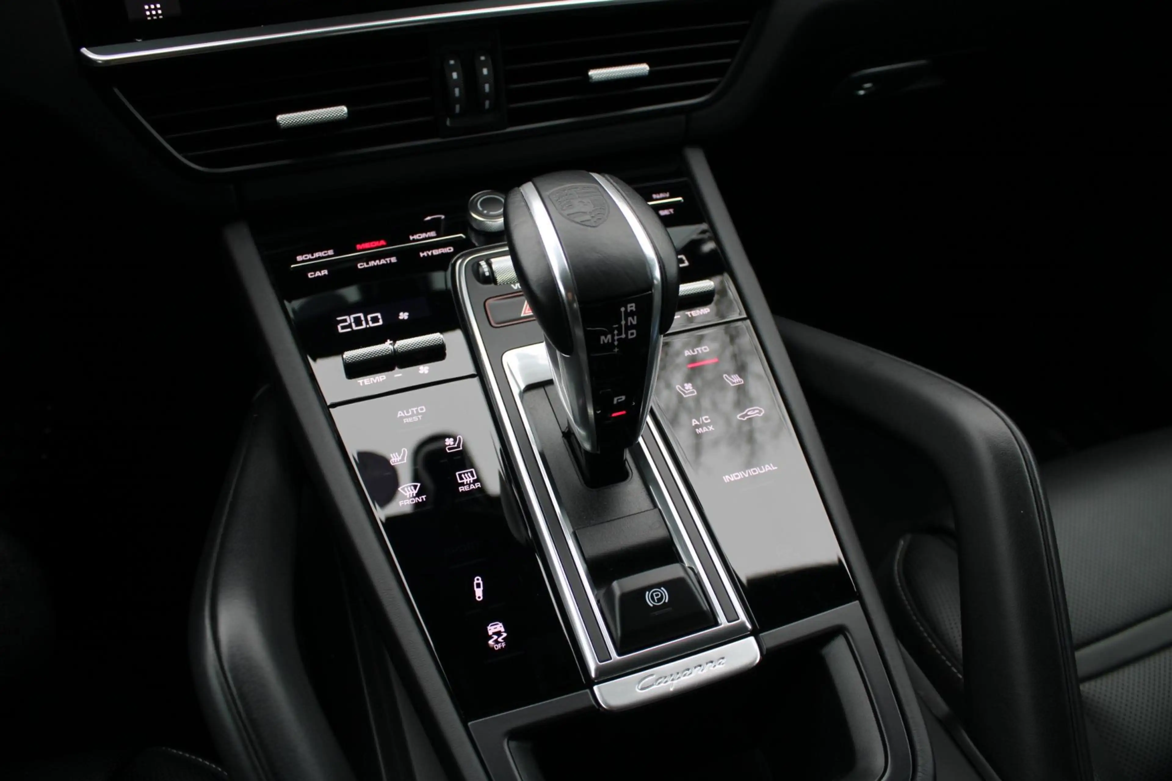 Porsche Cayenne Coupé 3.0 E-Hybrid — photo 27
