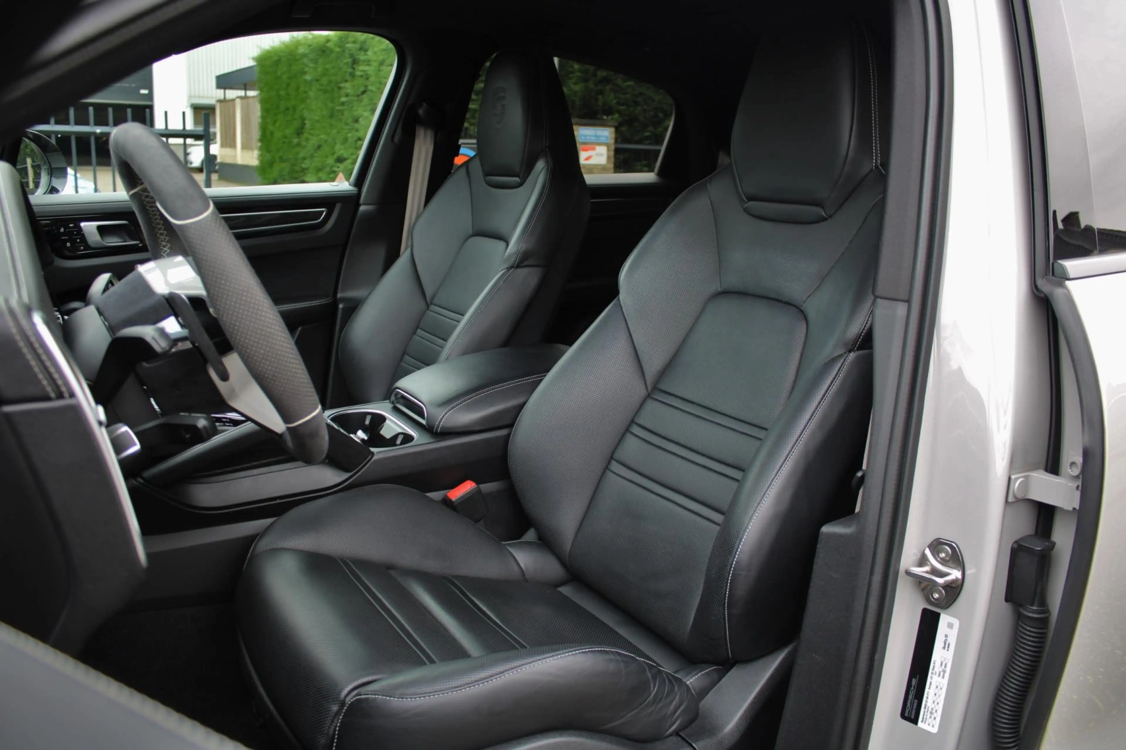 Porsche Cayenne Coupé 3.0 E-Hybrid — photo 10
