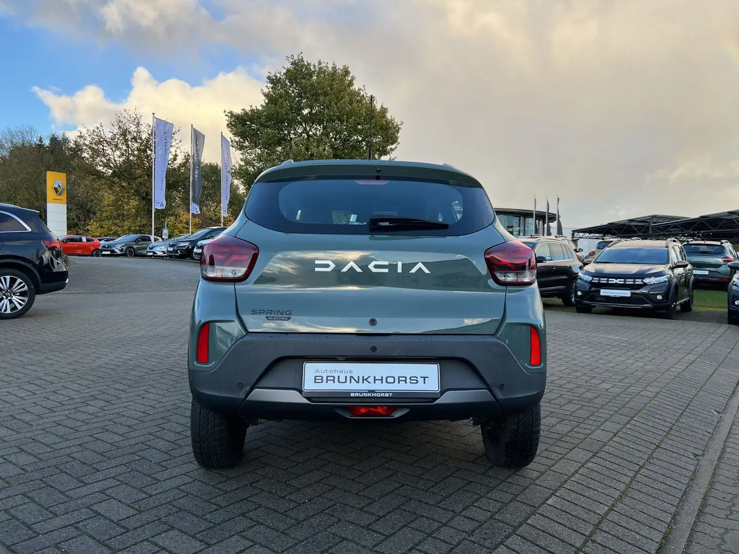 Dacia Spring Electric 45 Essential CCS+GJR+Navi Grün - 2