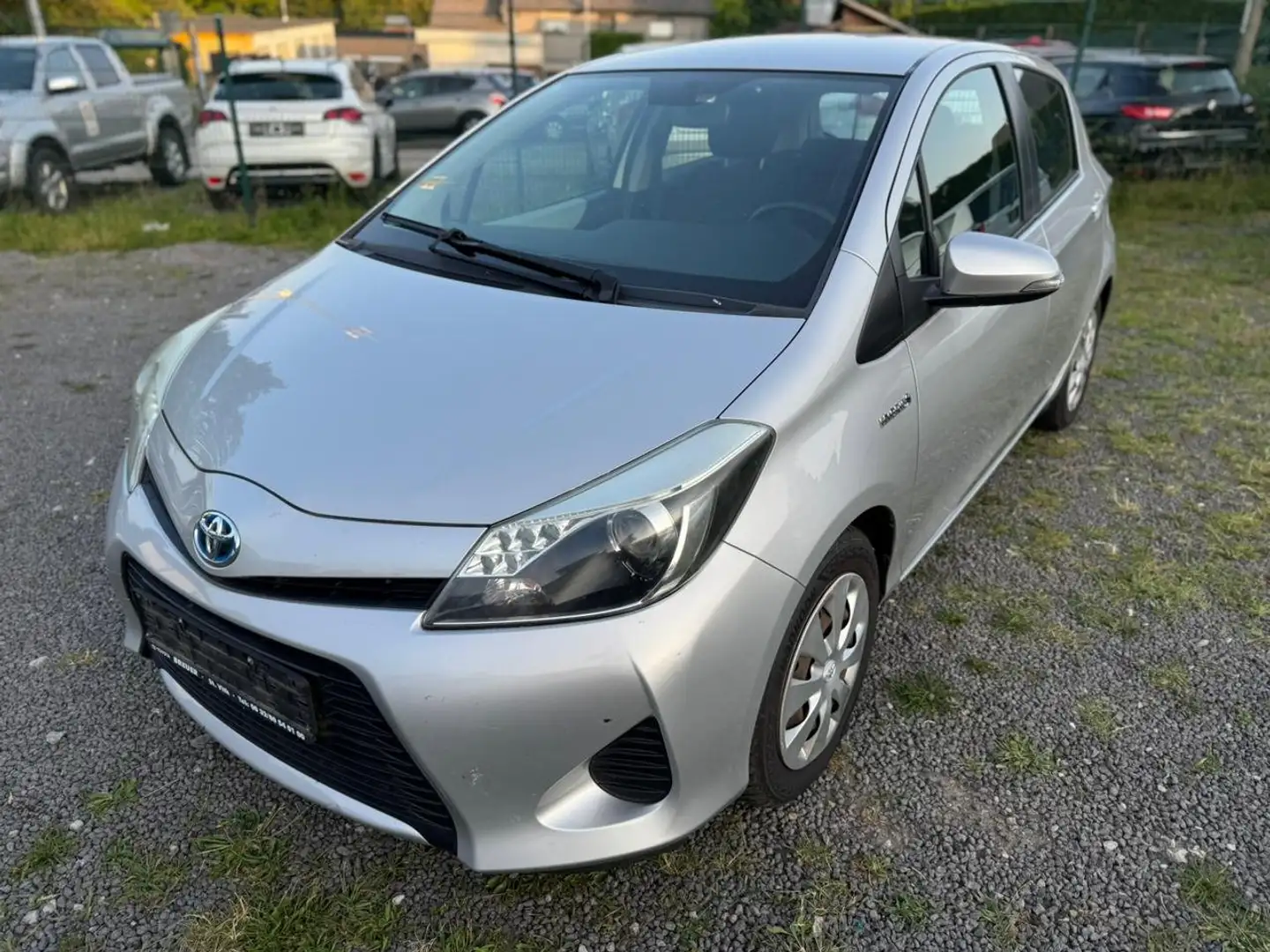 Toyota Yaris Hybrid Basis Grau - 1