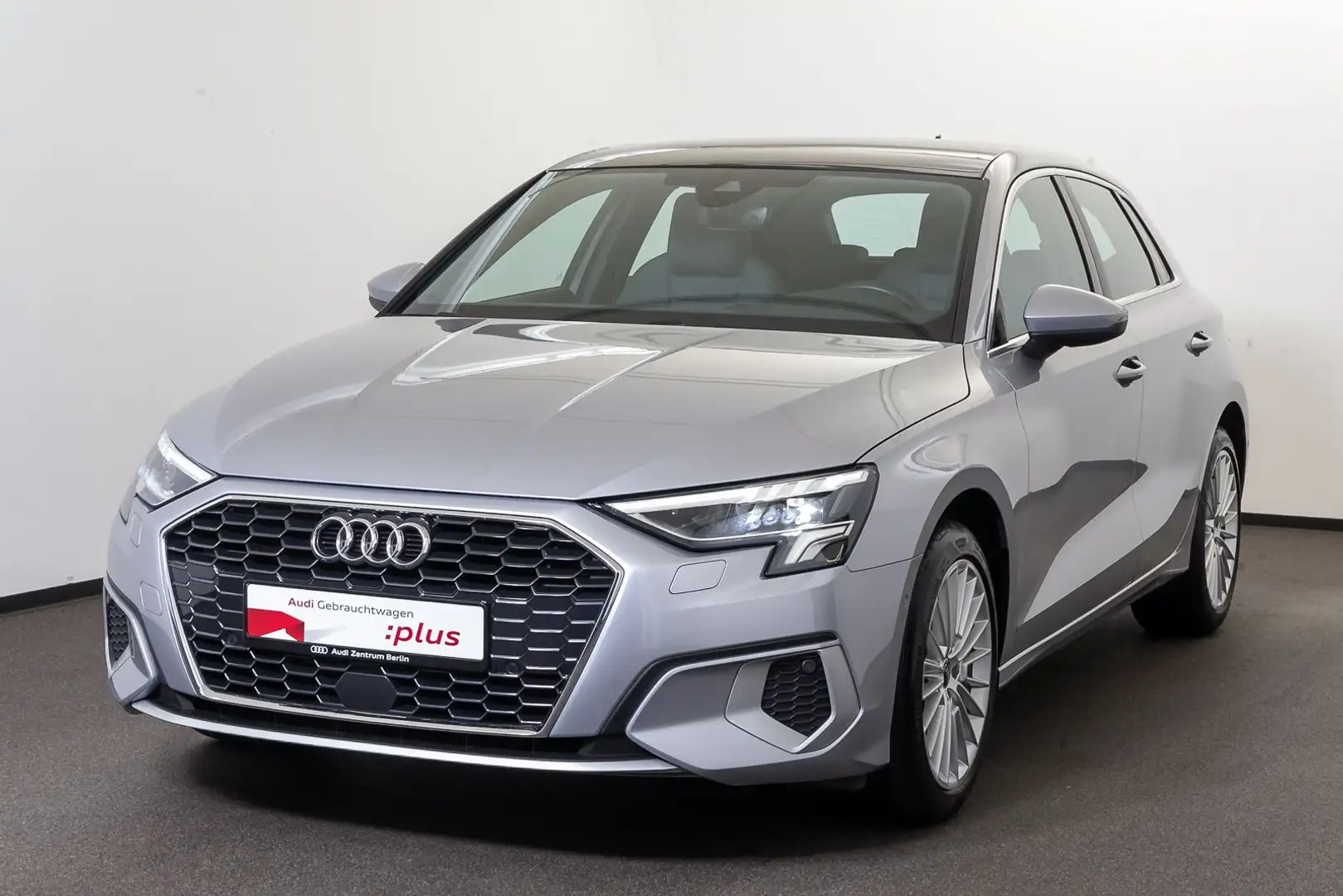 Audi A3 advanced 35 TFSI S tr. LED PANO RFK Silber - 2