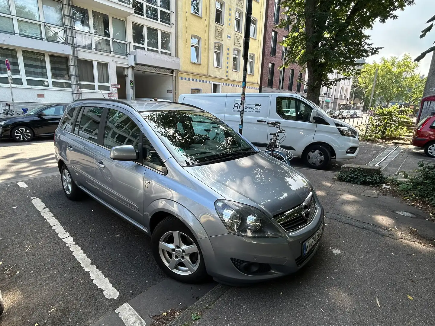 Opel Zafira Zafira 1.8 Design Edition Срібний - 2