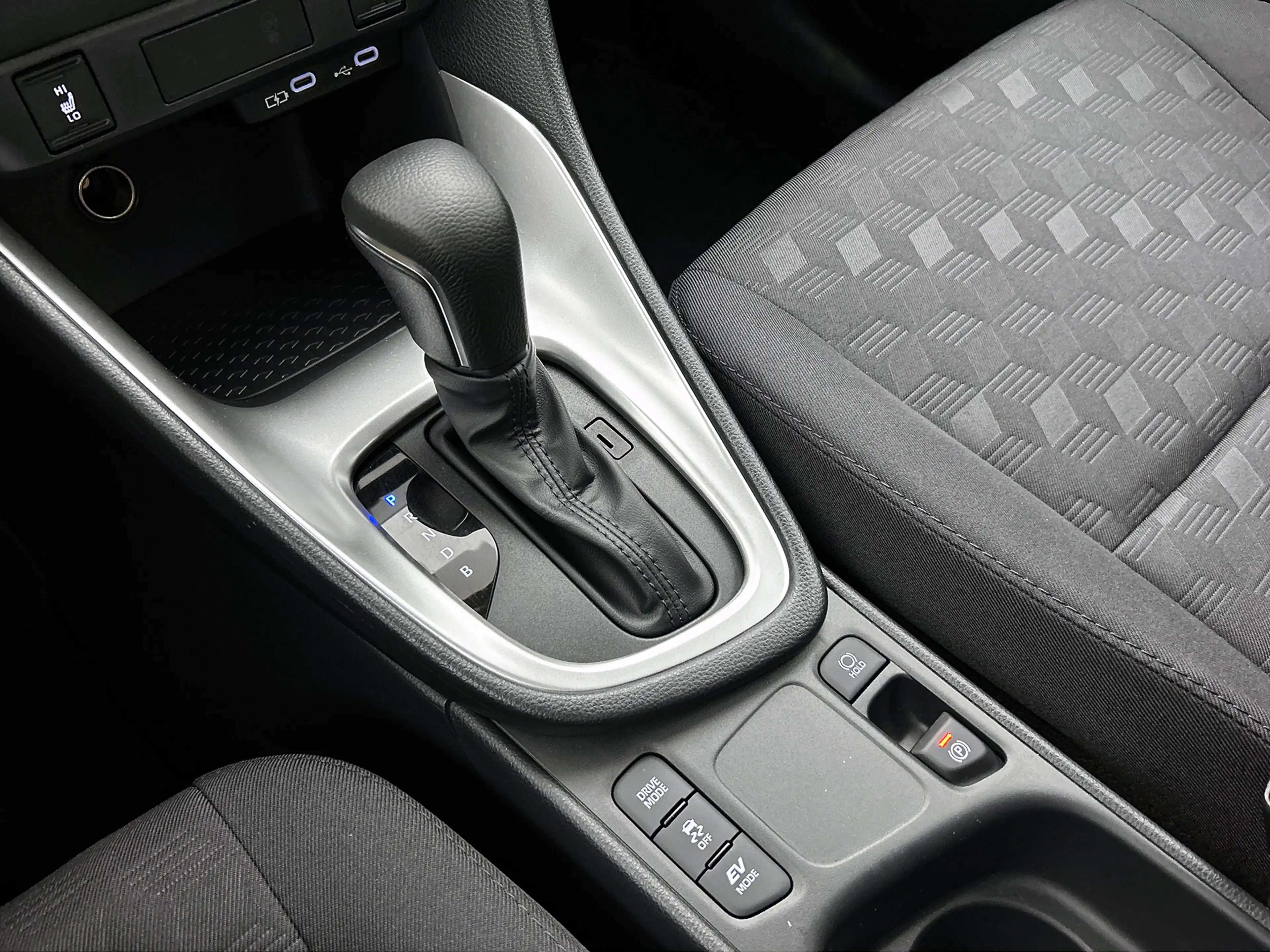 Mazda 2 Hybrid 1.5 Centre-line | Stoelverwarming | Apple C — photo 11