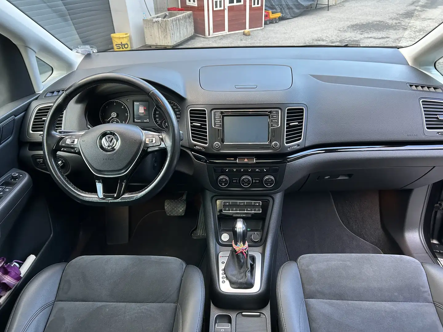 Volkswagen Sharan Highline BMT 2,0 TDI DSG Schwarz - 2