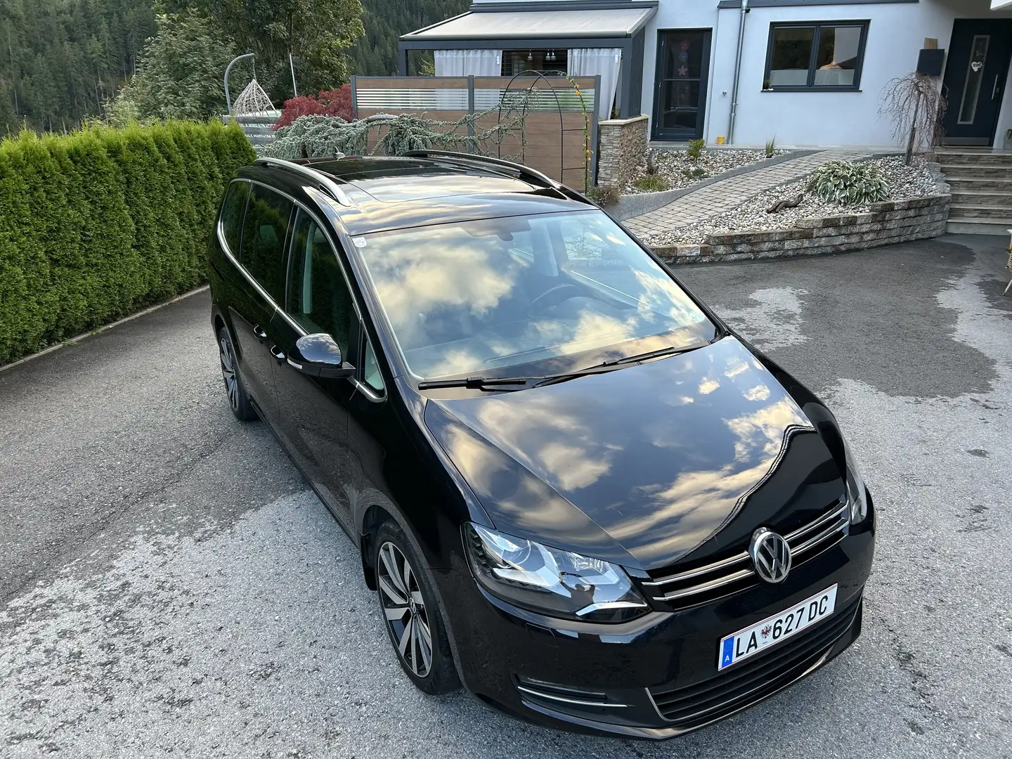 Volkswagen Sharan Highline BMT 2,0 TDI DSG Schwarz - 1