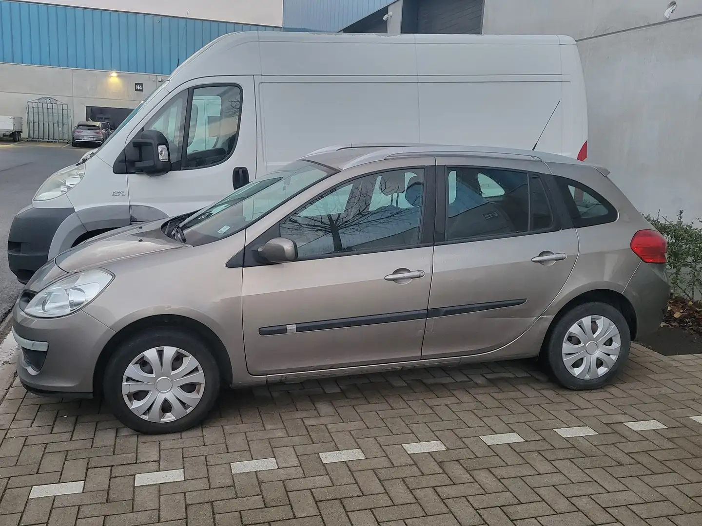 Renault Clio 1.2 16V Grandtour Dynamique - 1