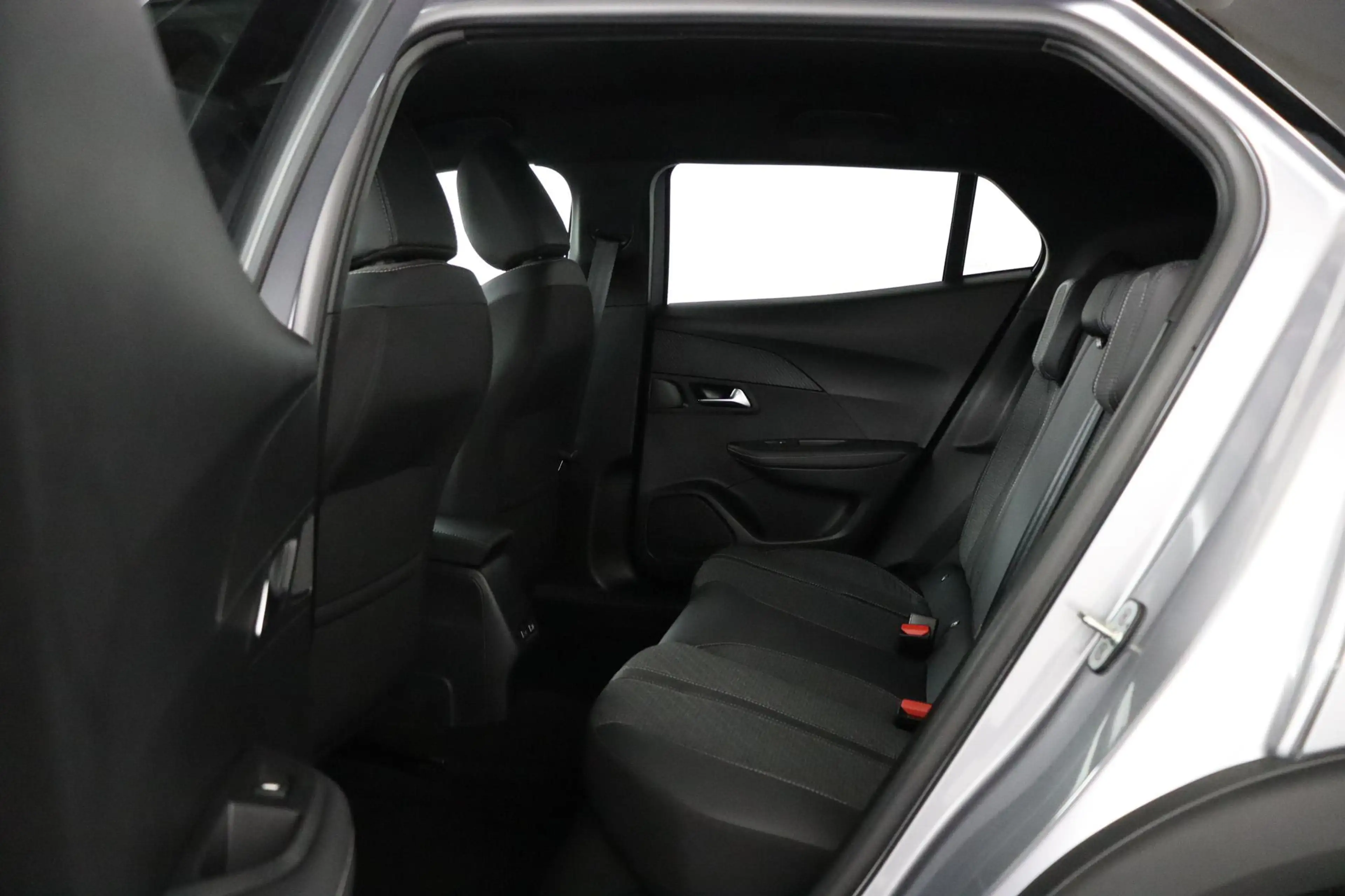 Peugeot 2008 1.2 Hybrid 145PK Allure | Navigatie | 360 Camera | — photo 6