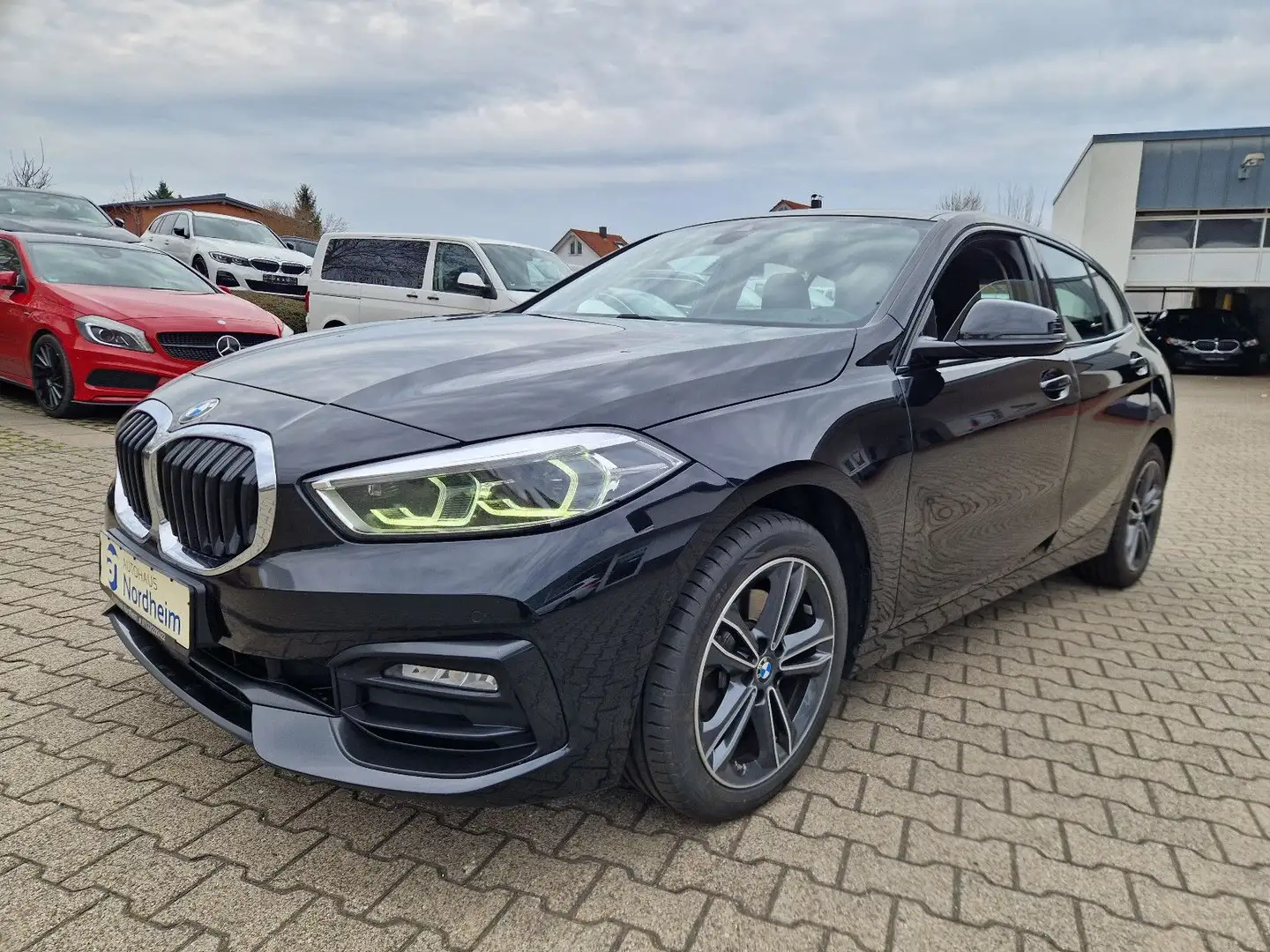 BMW 118 d Sport Line Navi/LED/ACC/HuD/Automatik Schwarz - 1