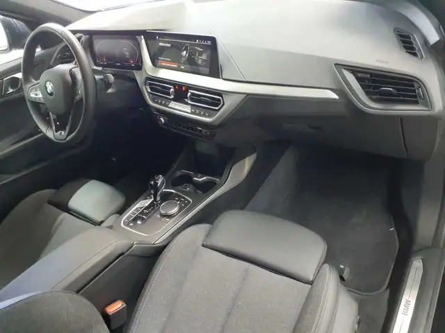 BMW 1 Series view 9