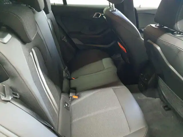 BMW 1 Series view 14