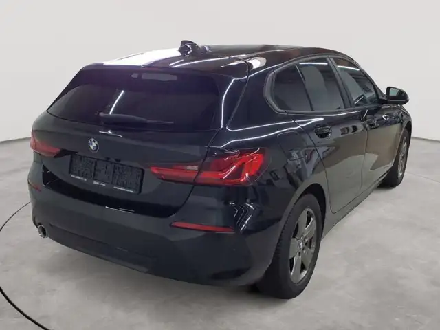 BMW 1 Series view 4