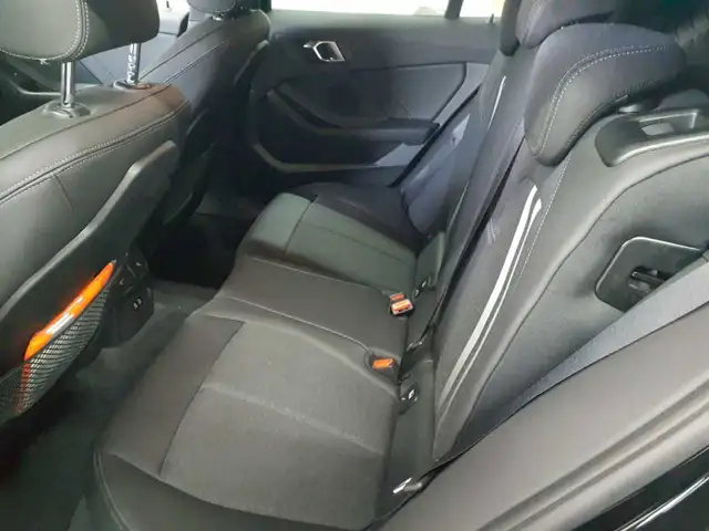 BMW 1 Series view 13
