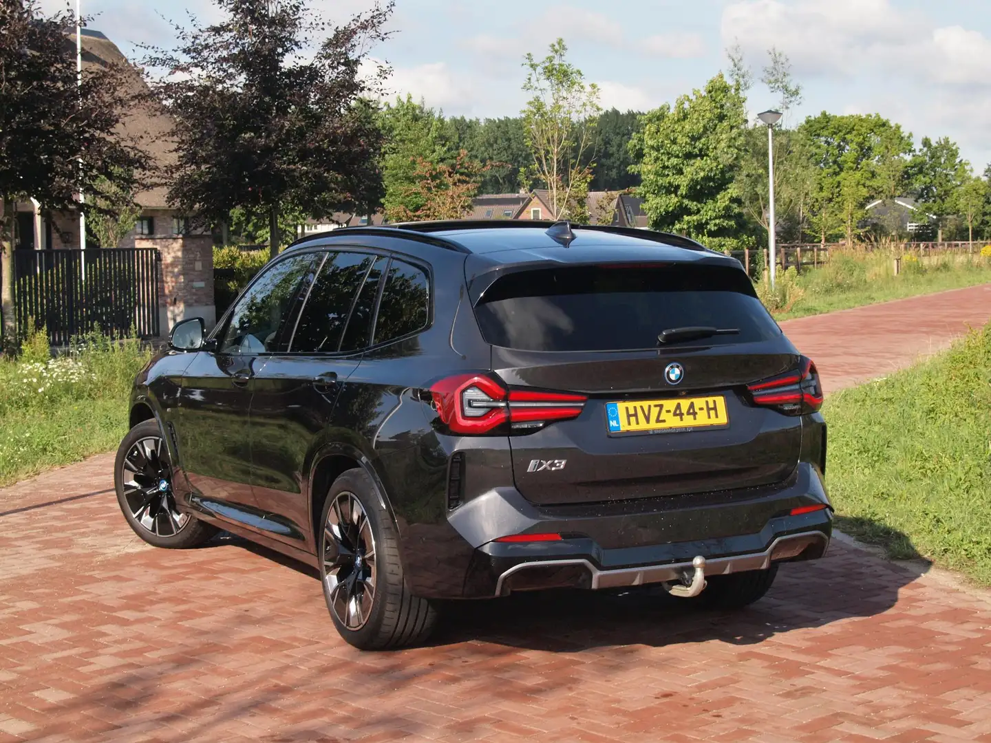 BMW iX3 High Executive 80 kWh | Panoramadak | Camera | Cru Grijs - 2
