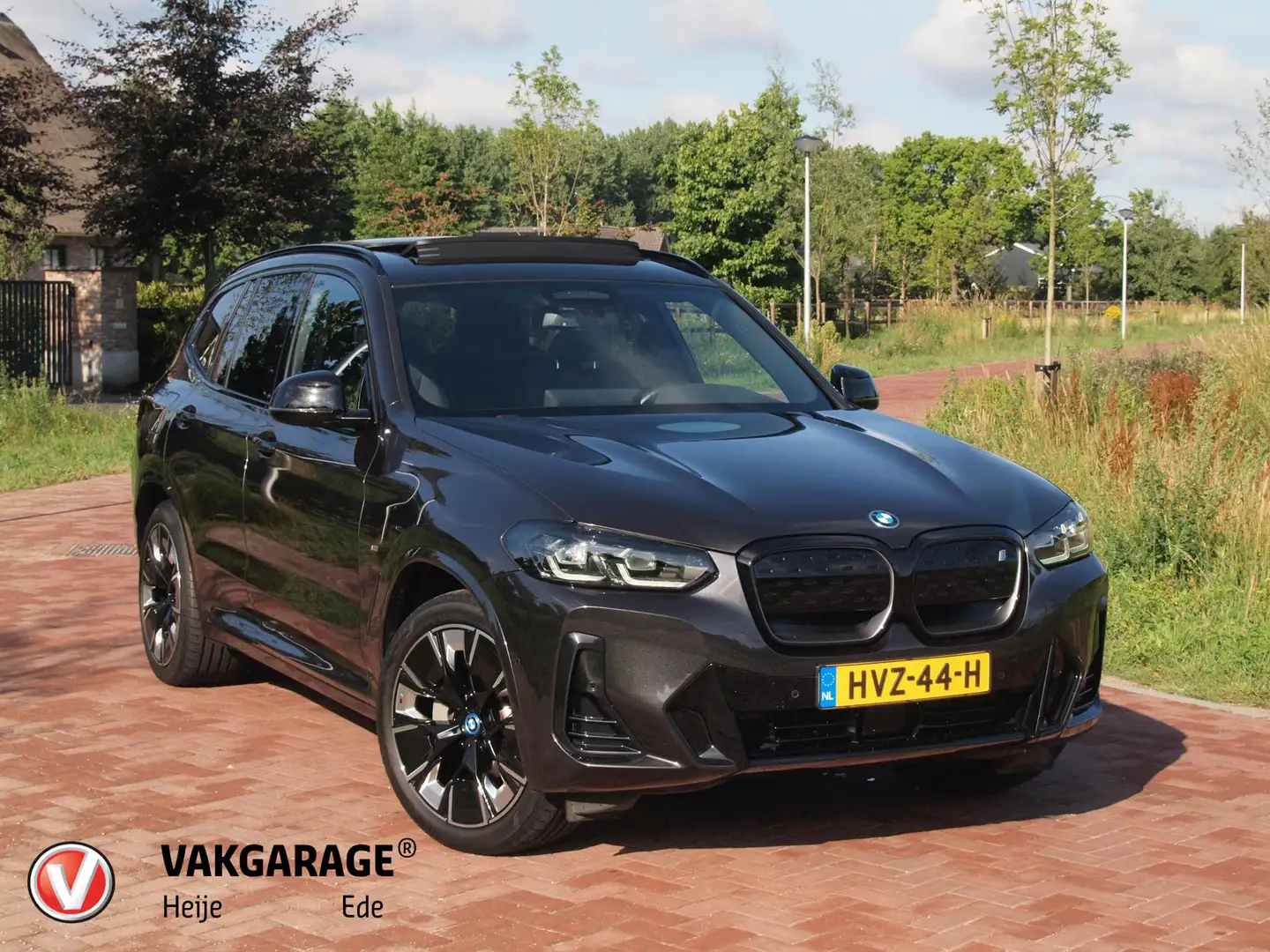 BMW iX3 High Executive 80 kWh | Panoramadak | Camera | Cru Gri - 1