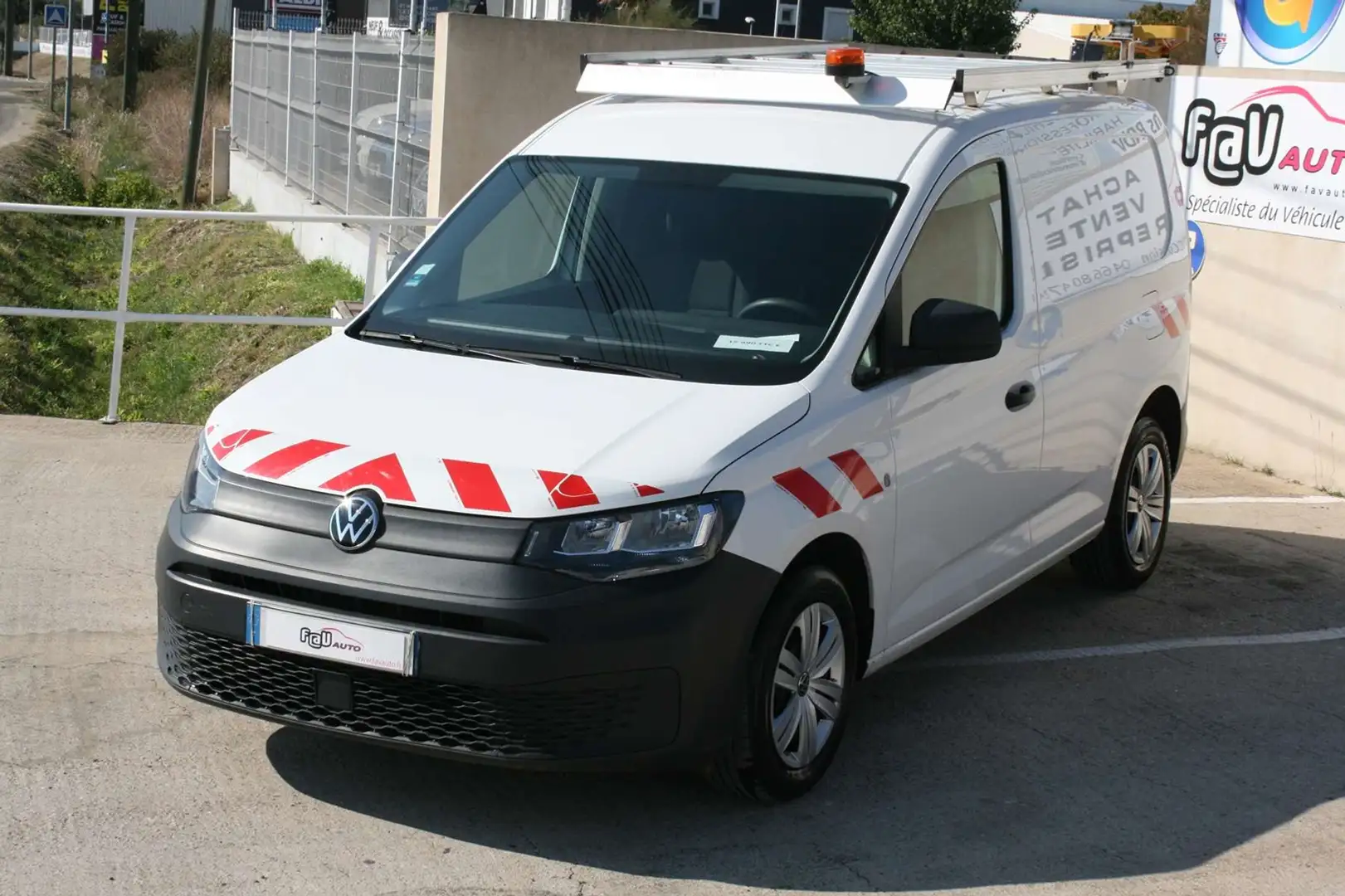 Volkswagen Caddy 2.0 TDI 102CH BUSINESS Blanc - 1