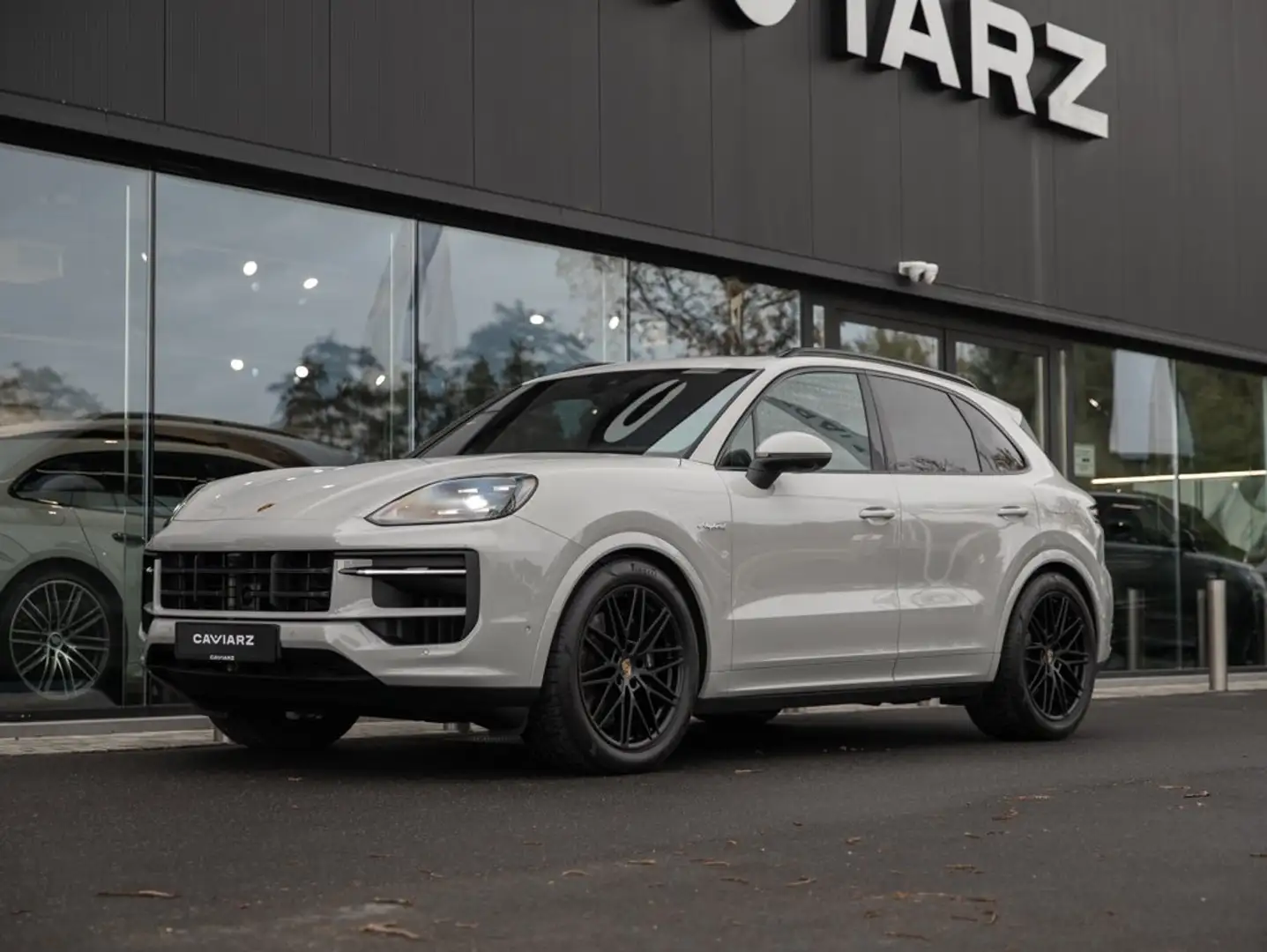 Porsche Cayenne E-HYB SPORTDES/AIR/TREKH/21"RS/MATR/PANO/14W/BOSE Grijs - 1
