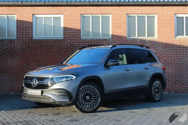 Mercedes-Benz EQB 250 AMG Line | Pano | Leder | Cruise |