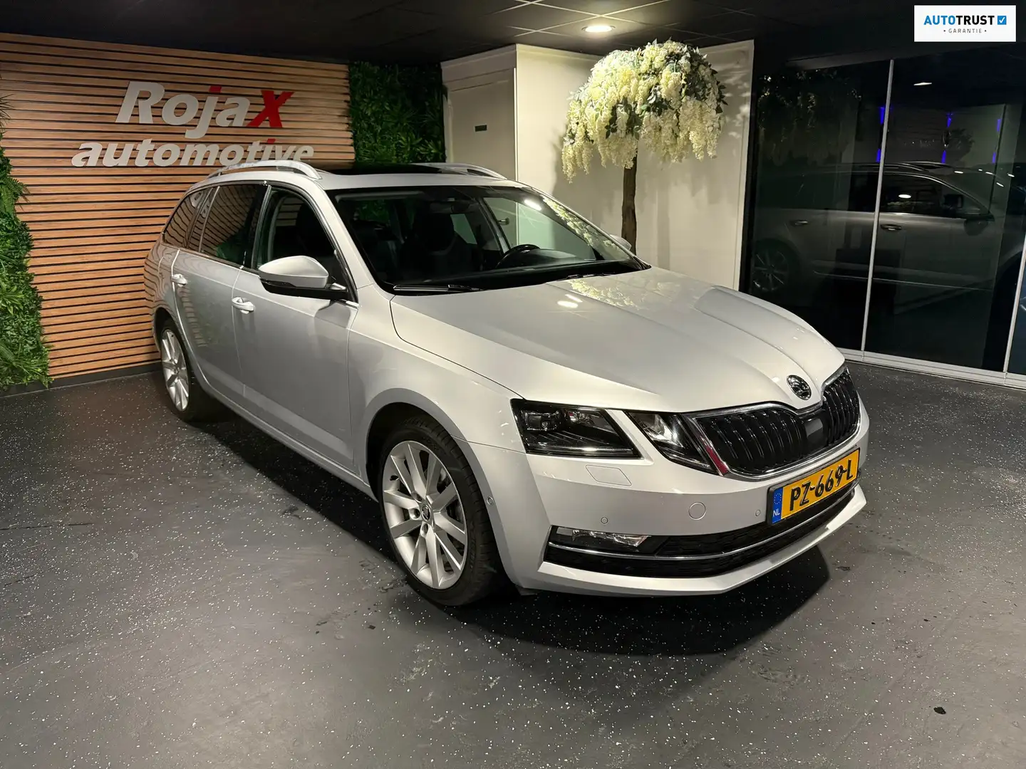 Skoda Octavia Combi 1.0 TSI Greentech Style Business DEALER OH - Grijs - 1