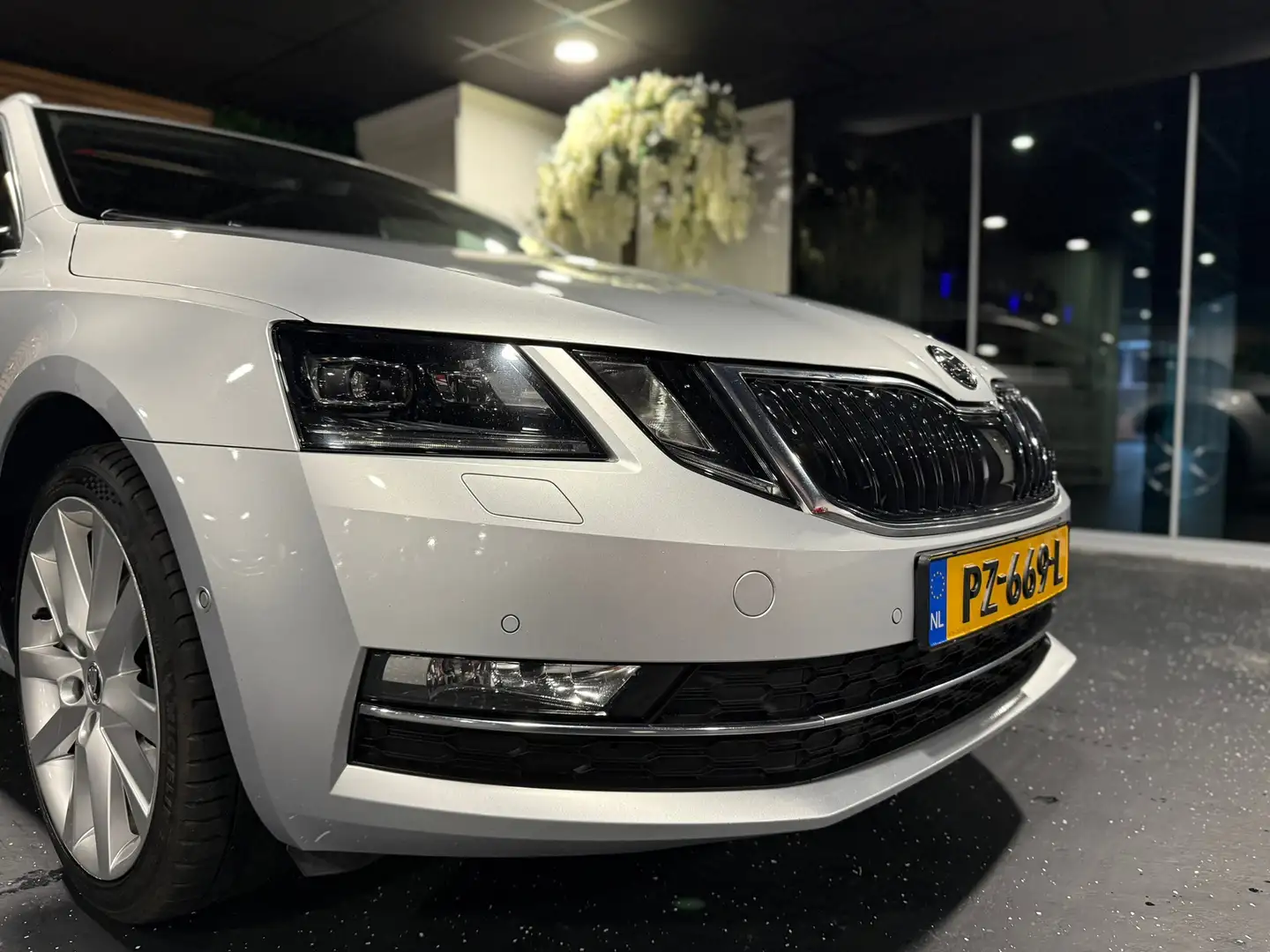 Skoda Octavia Combi 1.0 TSI Greentech Style Business DEALER OH - Grijs - 2