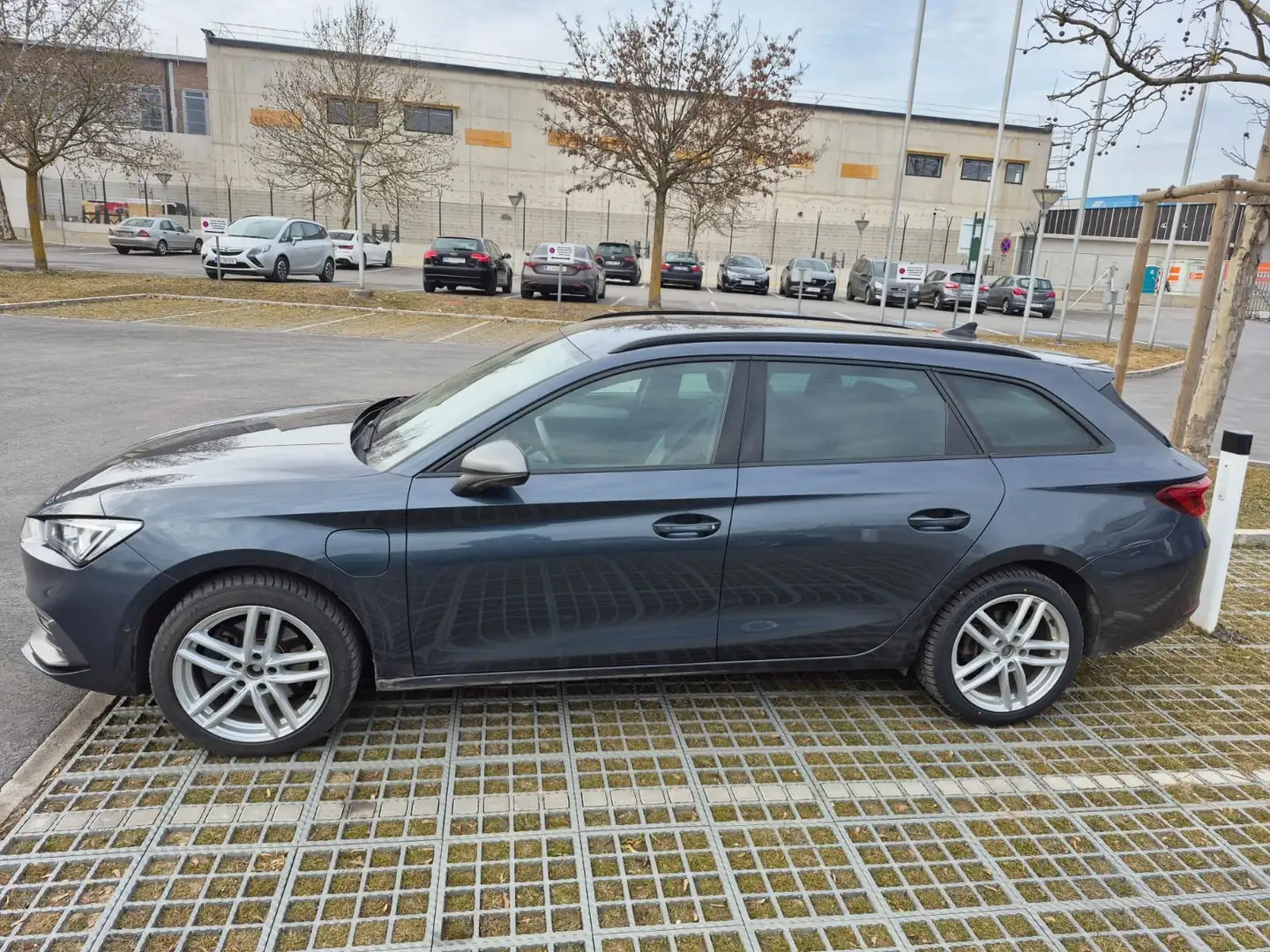 SEAT Leon e-Hybrid Sportstourer Grau - 2