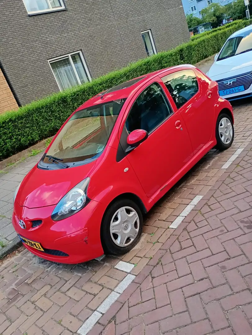 Toyota Aygo Aygo 1.0-12V + Rood - 1