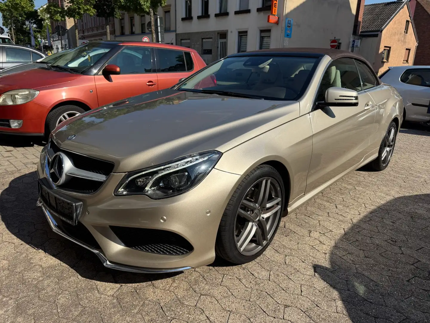 Mercedes-Benz E 350 Cabrio BlueTec / d AMG*Navi/Sitz-Hz/Leder* Beige - 2