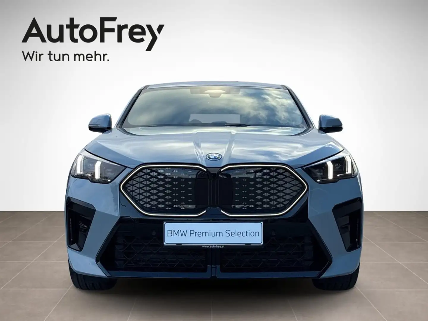BMW iX2 eDrive20 Grau - 2