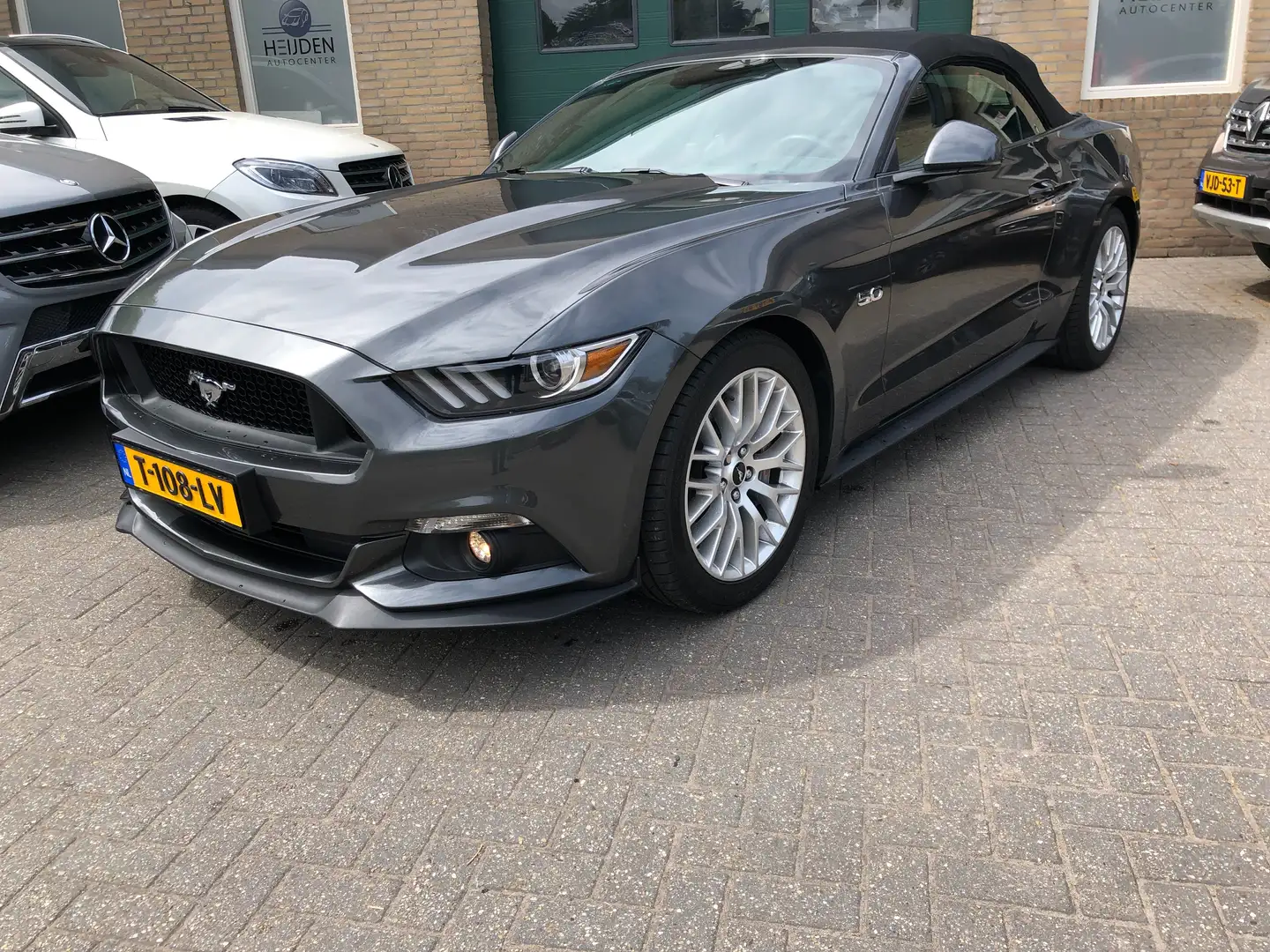 Ford Mustang 5.0 GT Gris - 2