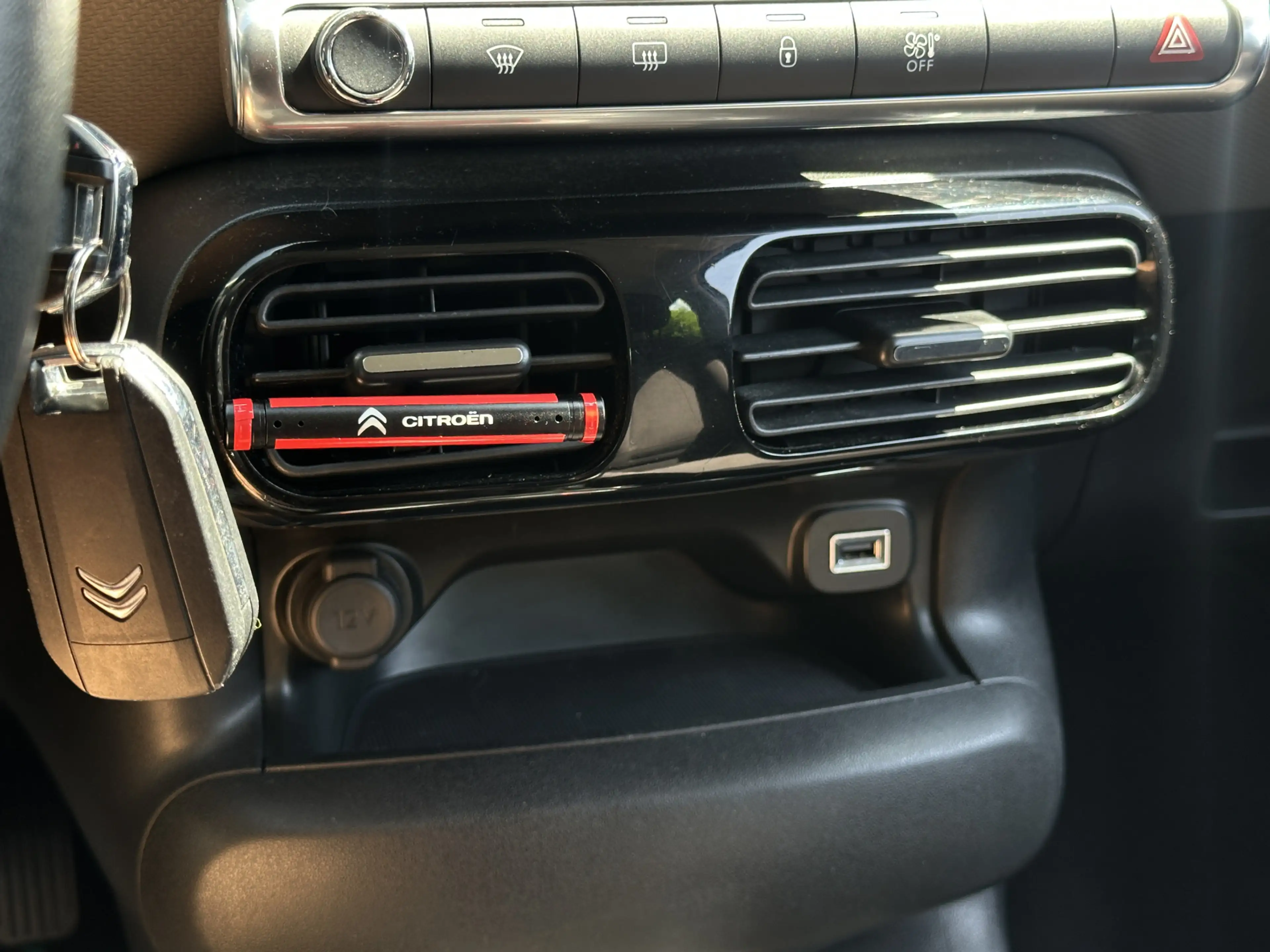 Citroen C4 Cactus 1.2 PureTech 110 pk Business Carplay, Cruise, Sens — photo 27