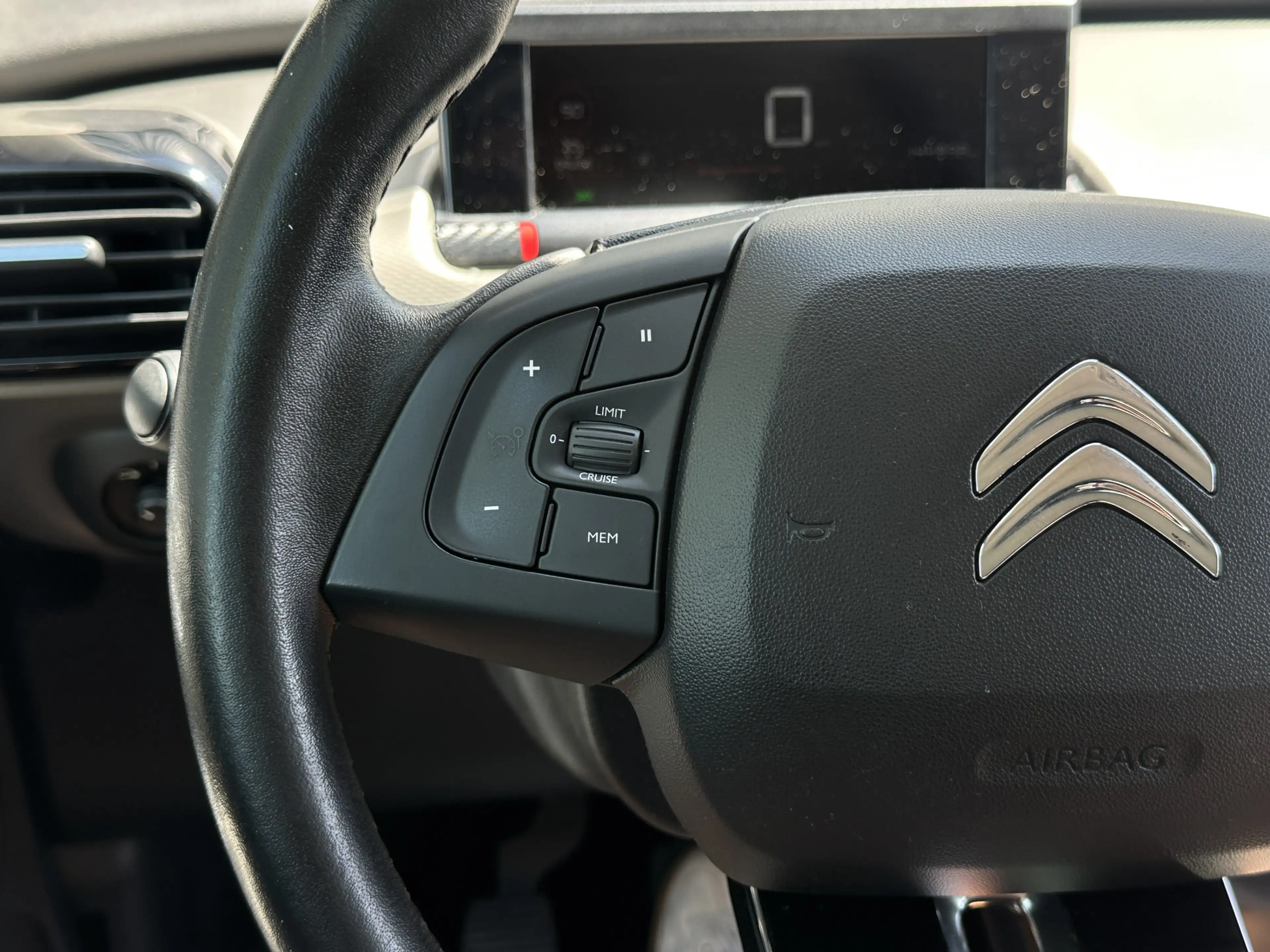 Citroen C4 Cactus 1.2 PureTech 110 pk Business Carplay, Cruise, Sens — photo 17