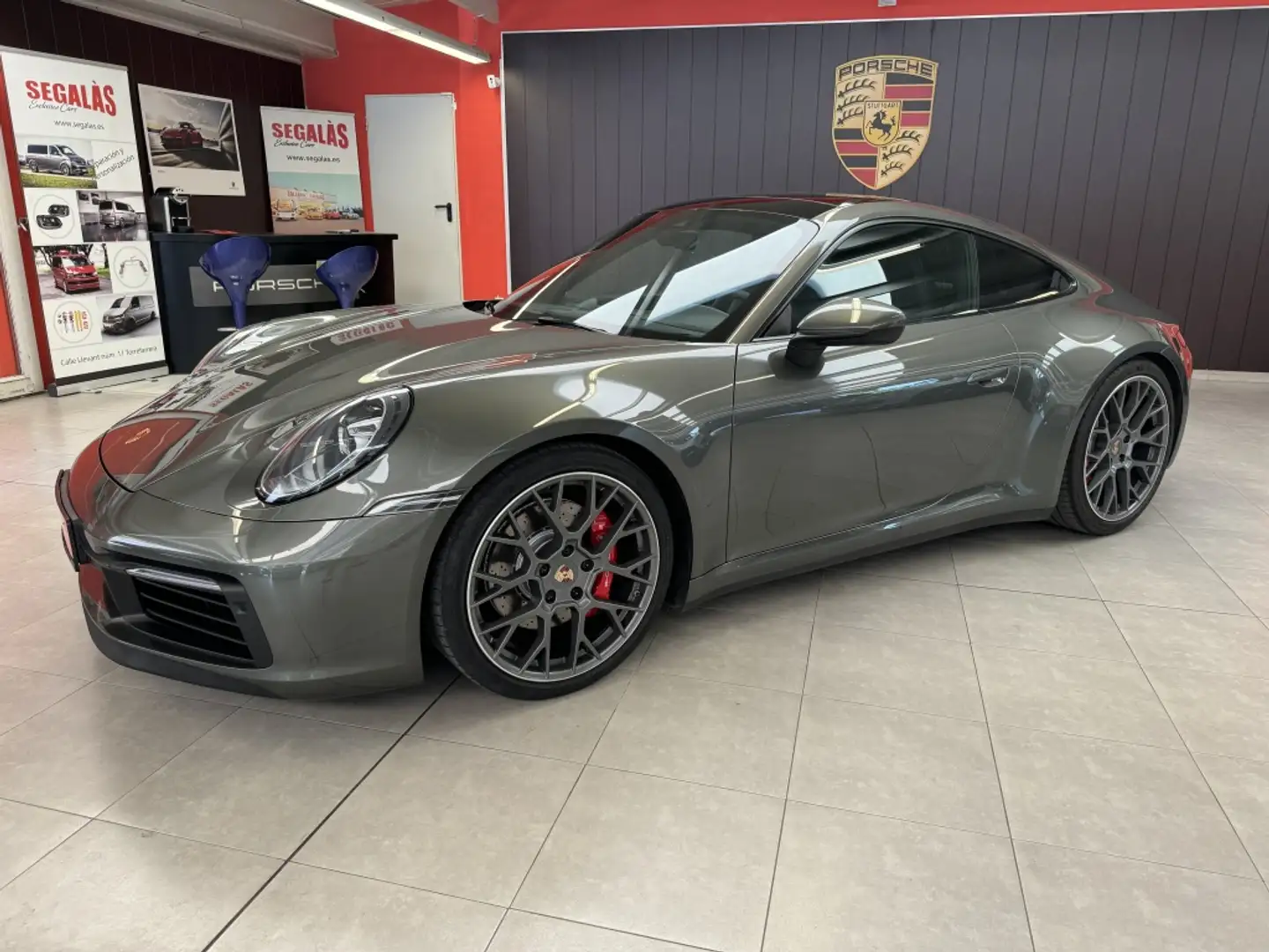 Porsche 992 Carrera 4S Coupé PDK Gris - 2