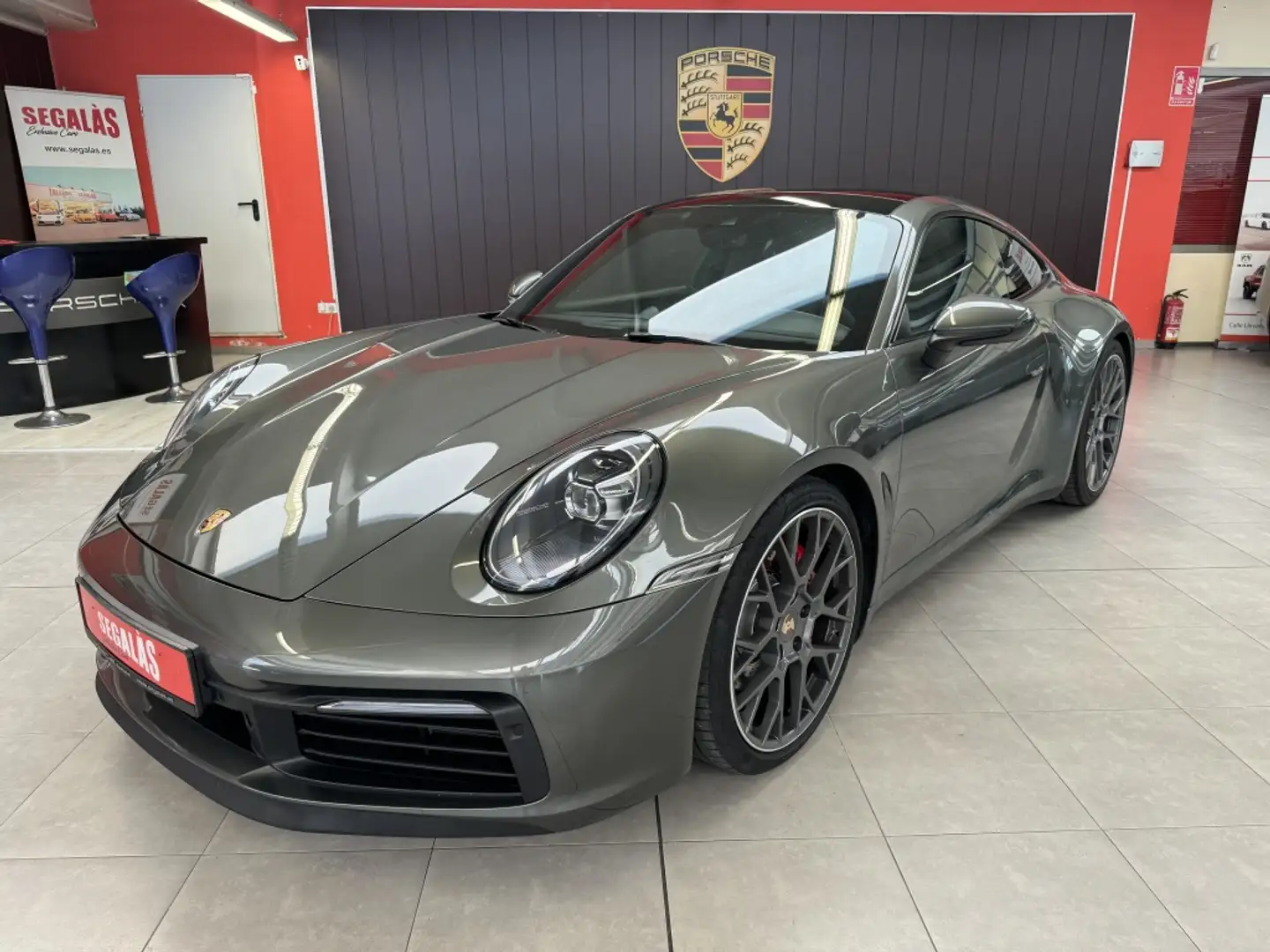 Porsche 992 Carrera 4S Coupé PDK Gris - 1