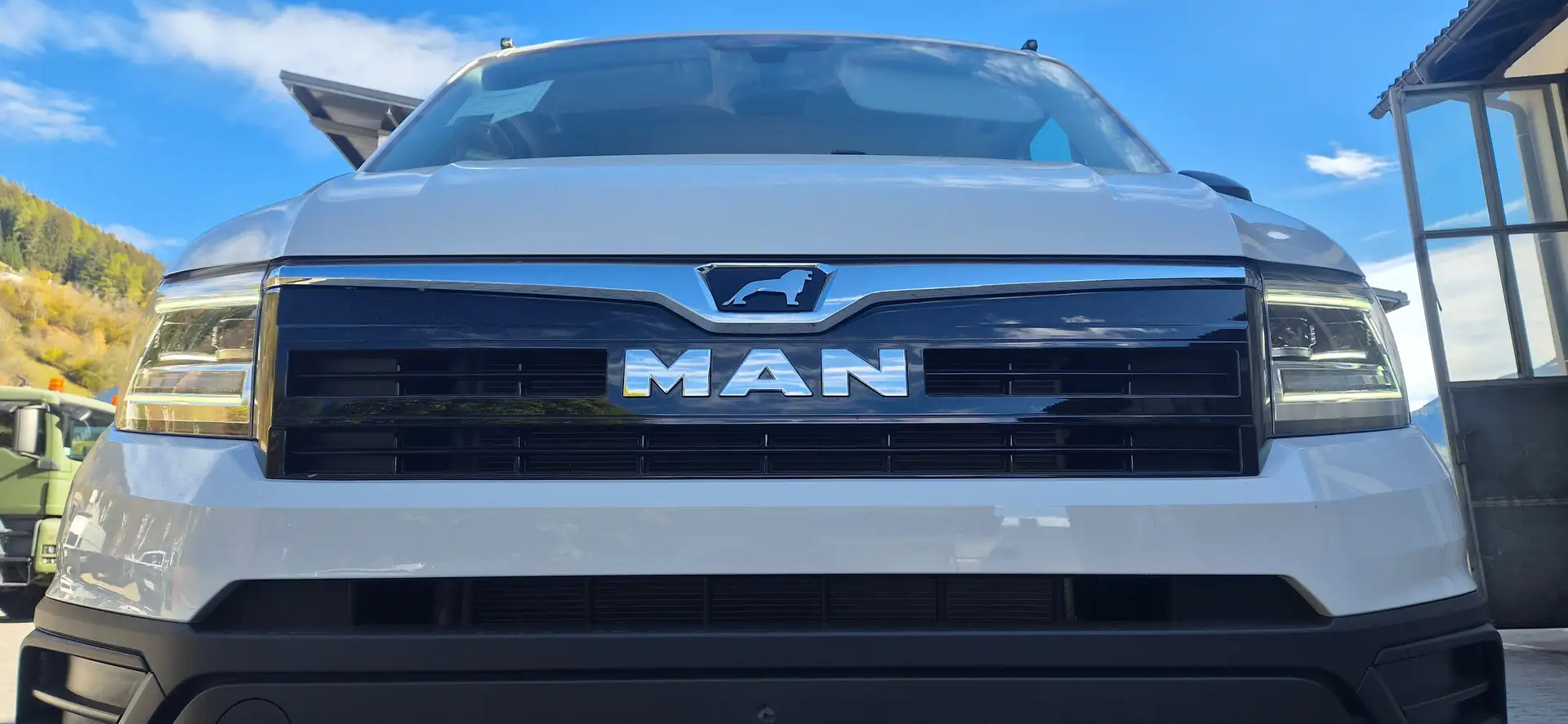 MAN TGE 3.180 L3H3 Allrad Weiß - 1