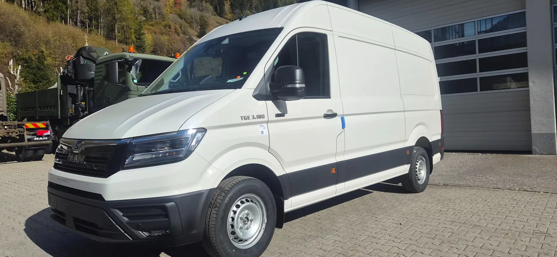 MAN TGE 3.180 L3H3 Allrad Weiß - 2